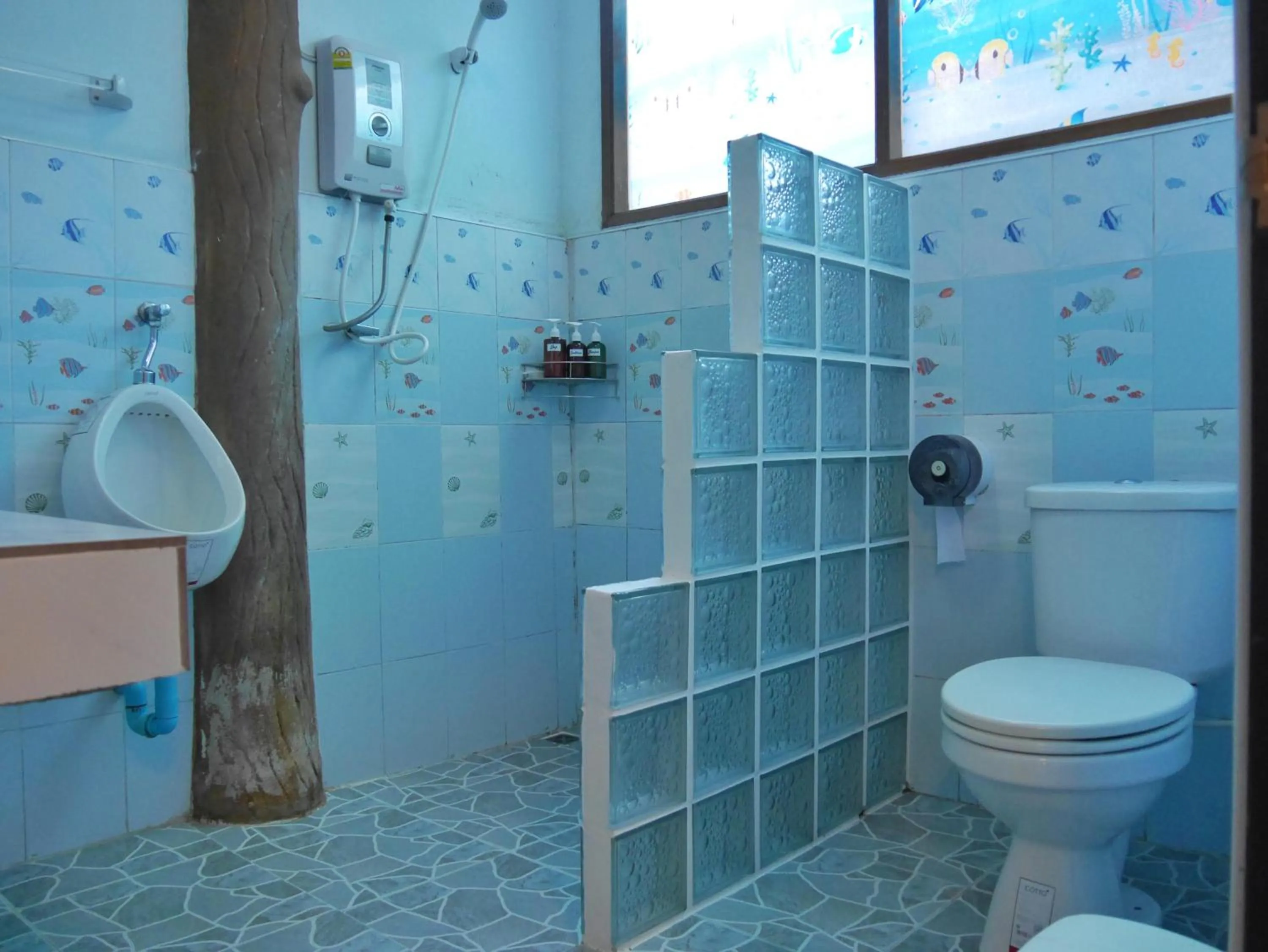 Shower in DD Hut Koh Tao