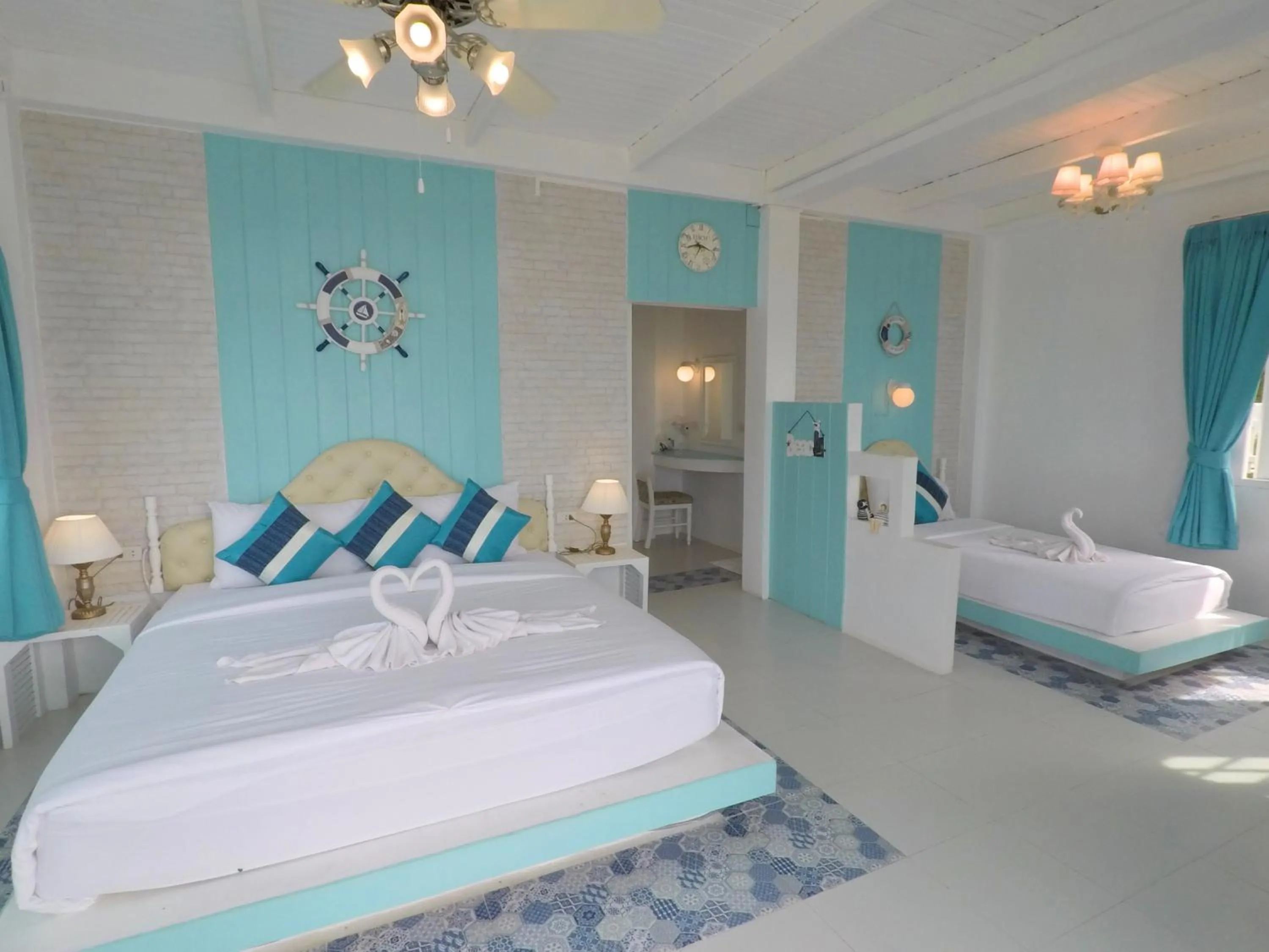 Decorative detail, Bed in DD Hut Koh Tao