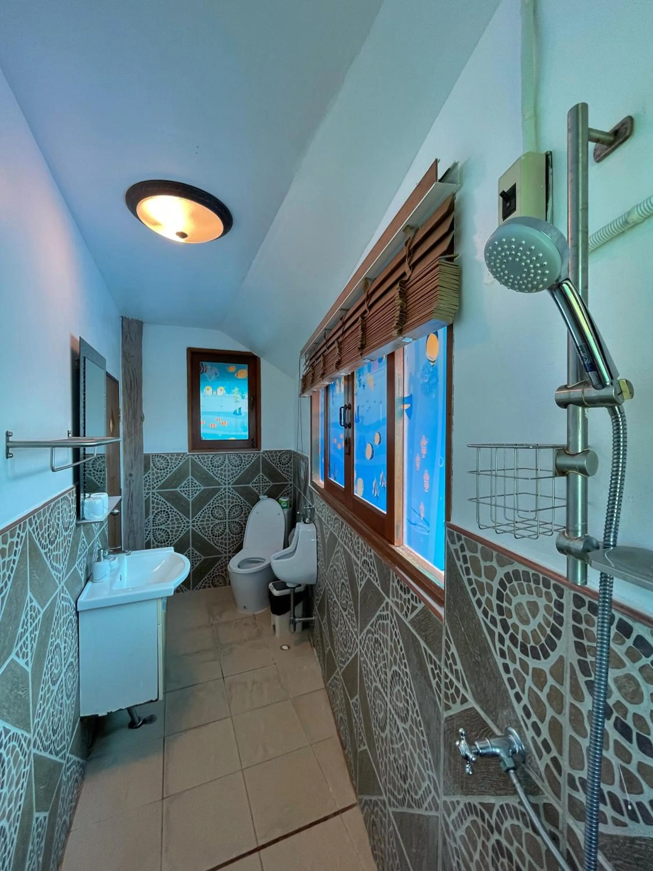 Bathroom in DD Hut Koh Tao