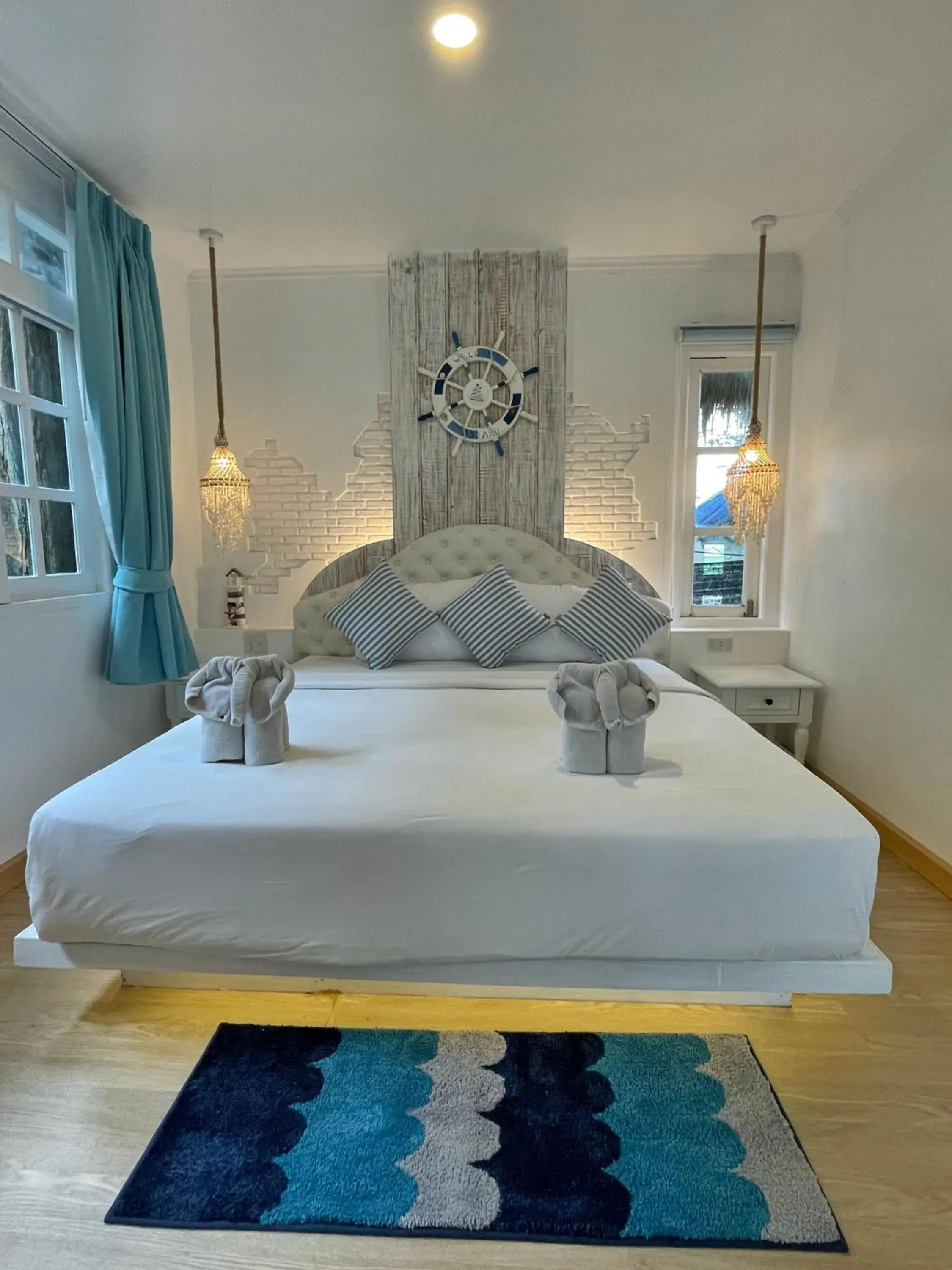 Superior King Room in DD Hut Koh Tao Superior King Room in DD Hut Koh Tao