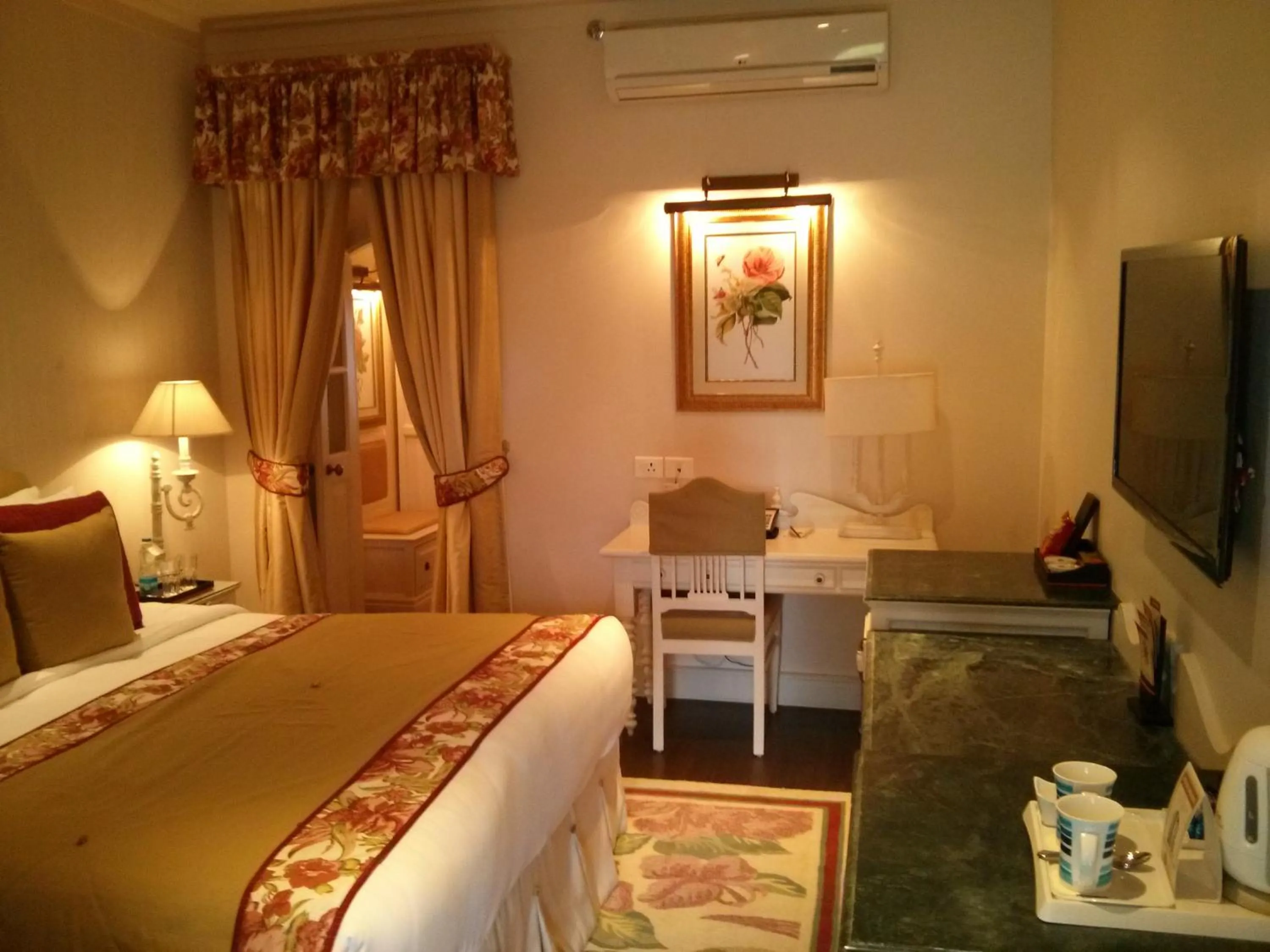 Photo of the whole room, Bed in Welcomhotel by ITC Hotels, The Savoy, Mussoorie