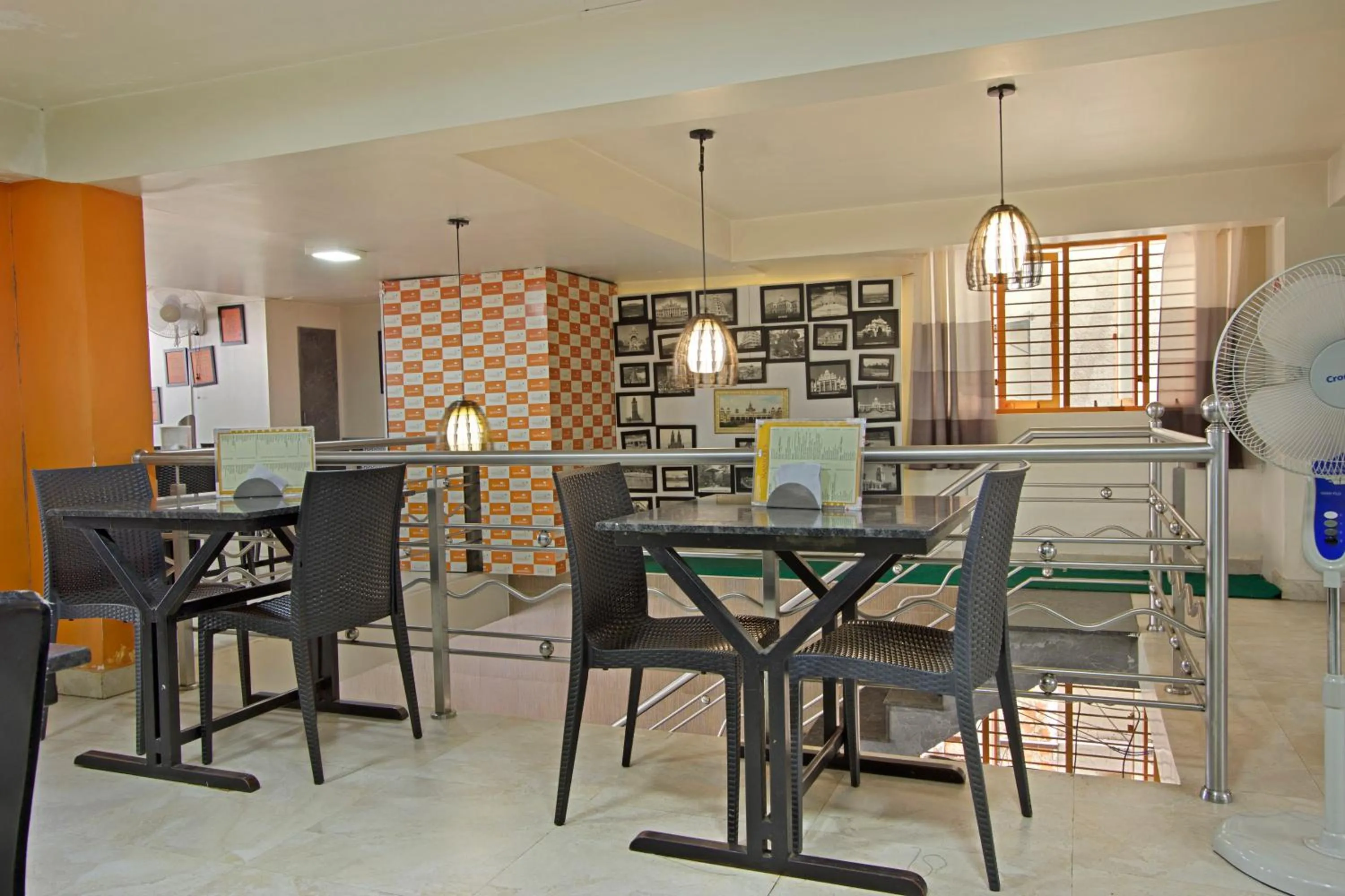 Restaurant/places to eat in Mannars Residency