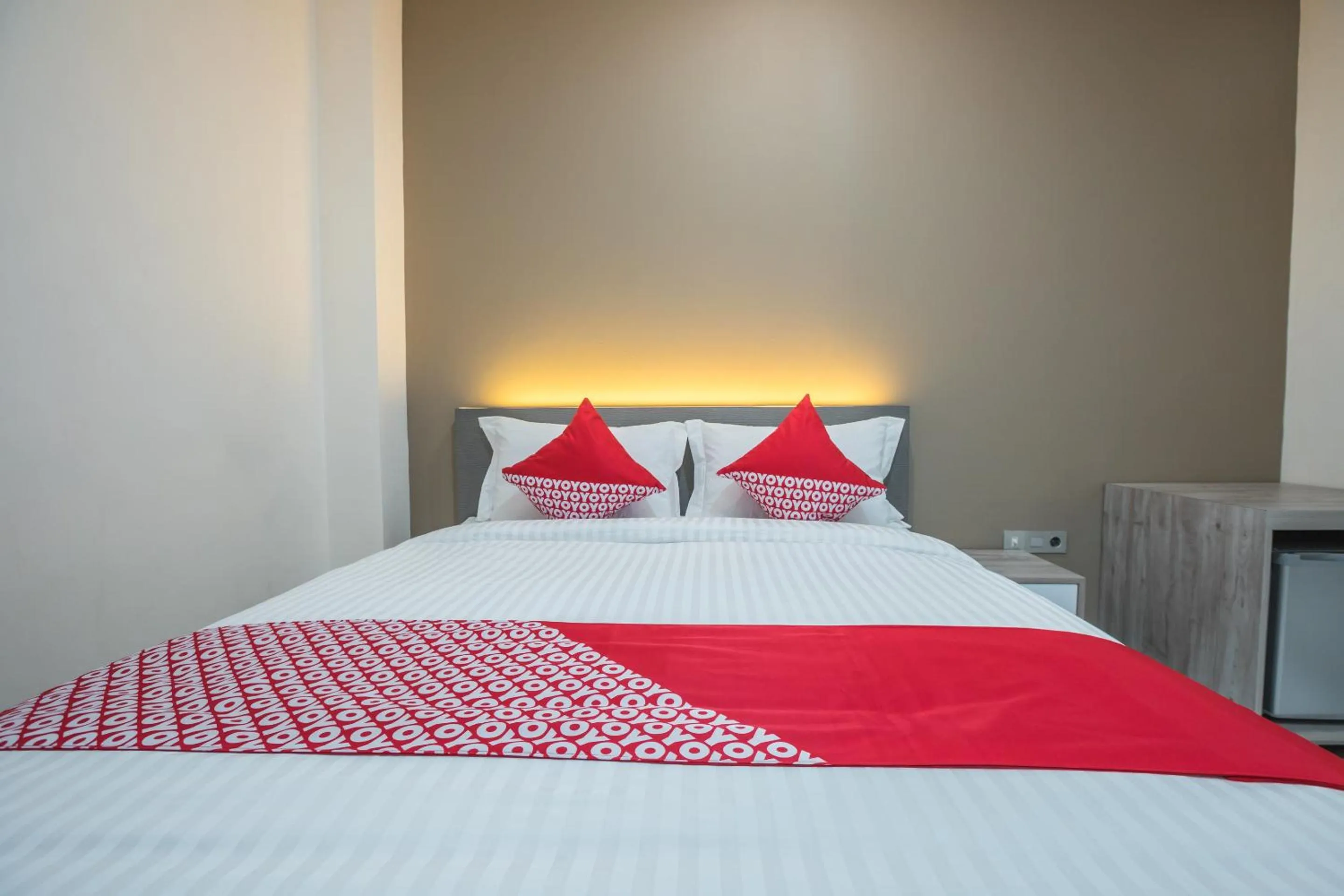 Bedroom, Bed in Super OYO 1487 Residence Khoe