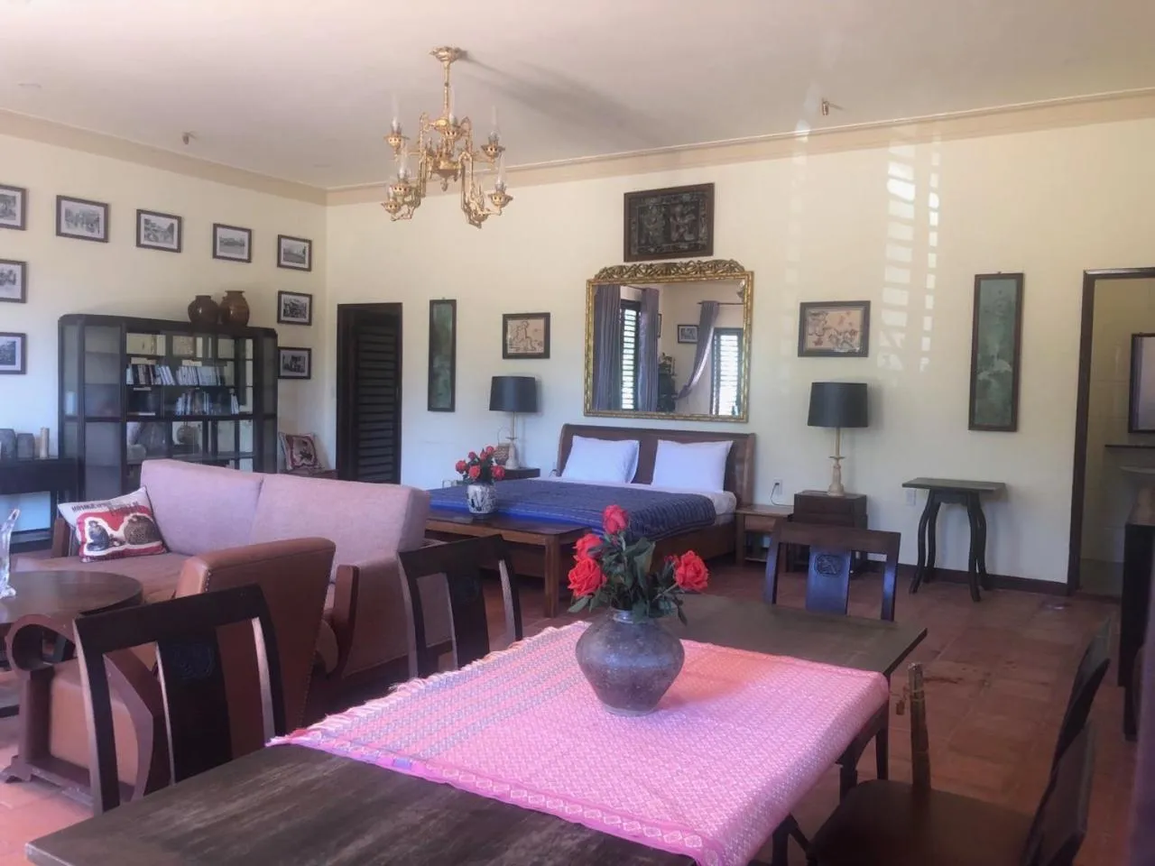 Restaurant/places to eat in Ivory Falls Villa