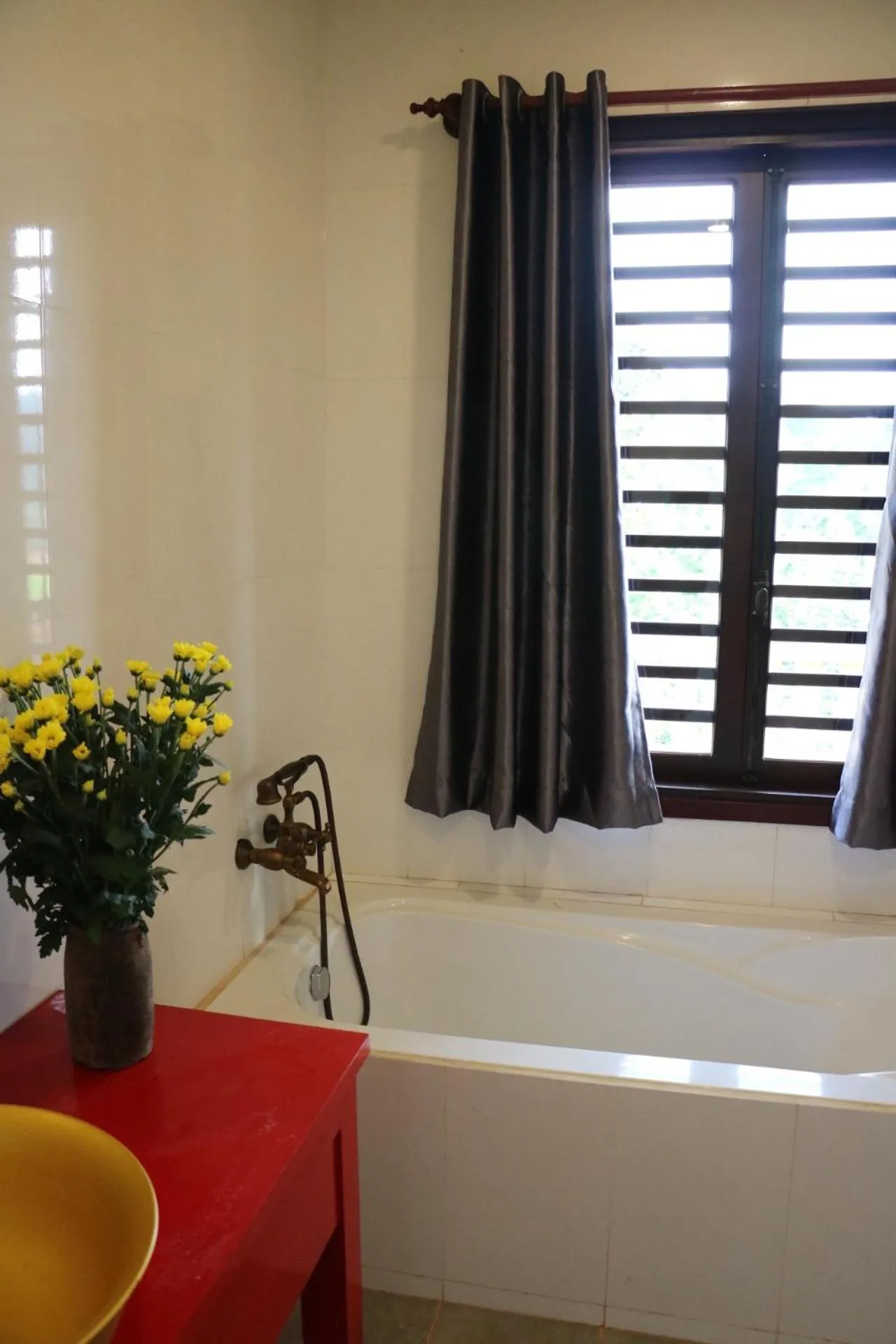 Bath in Ivory Falls Villa