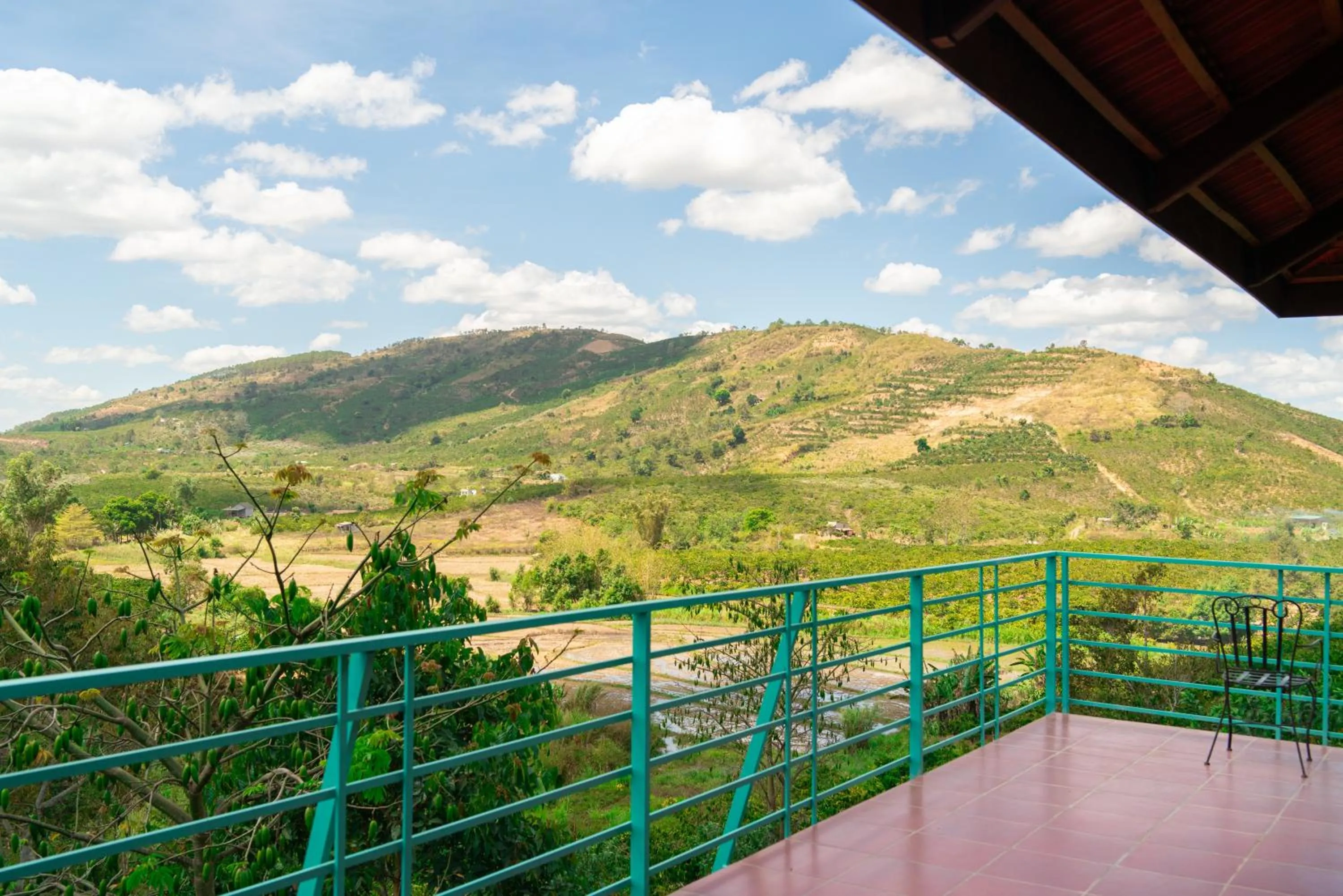 Mountain view in Ivory Falls Villa