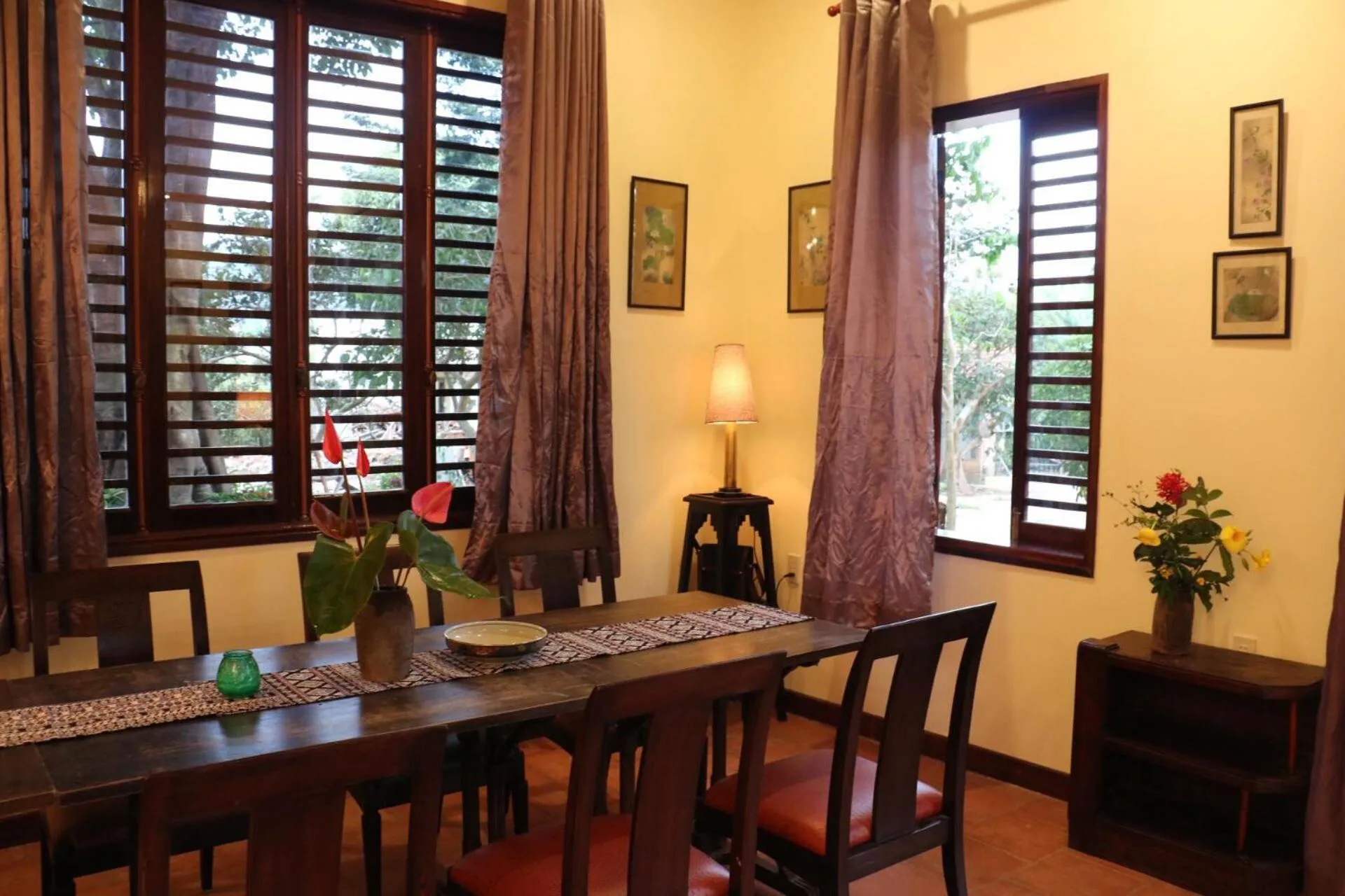 Restaurant/places to eat in Ivory Falls Villa