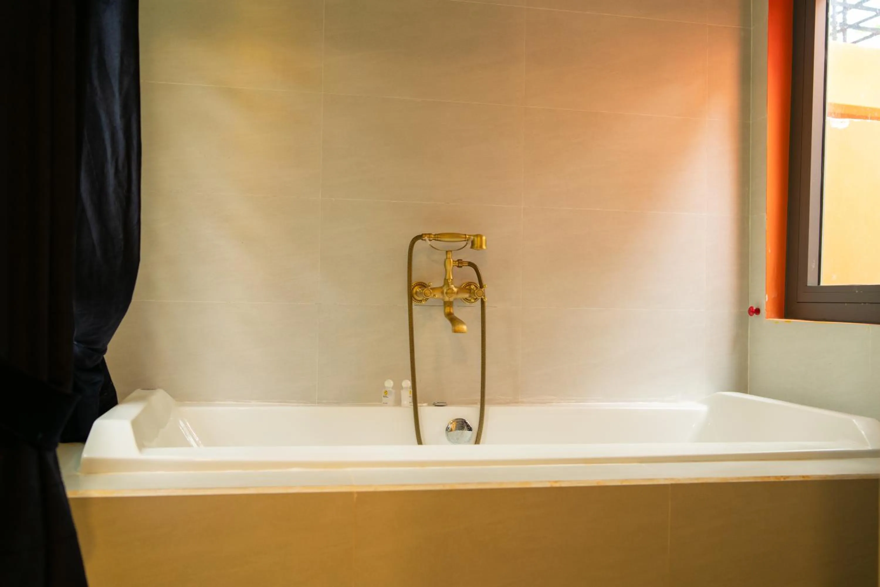 Bath in Ivory Falls Villa