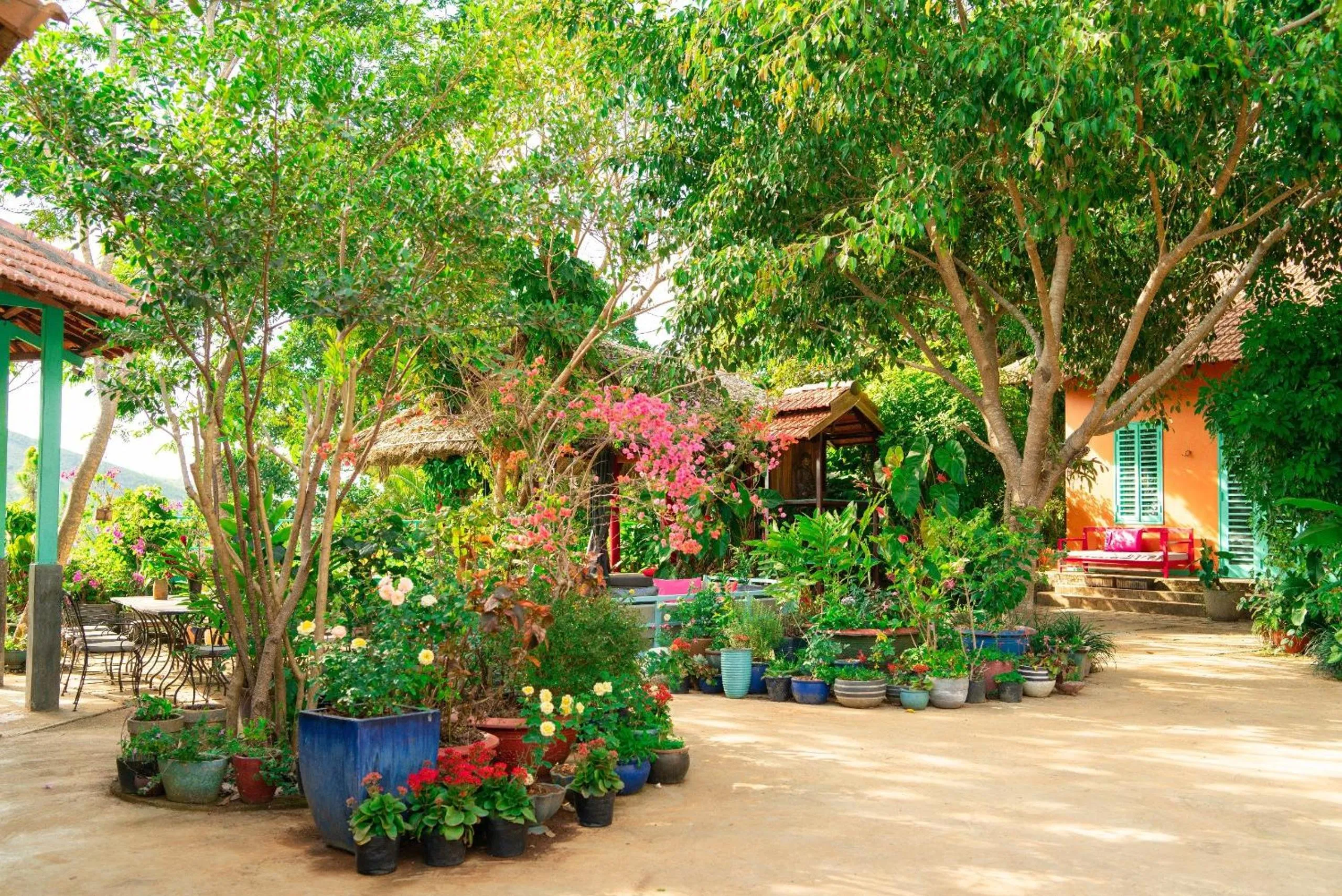 Restaurant/places to eat in Ivory Falls Villa