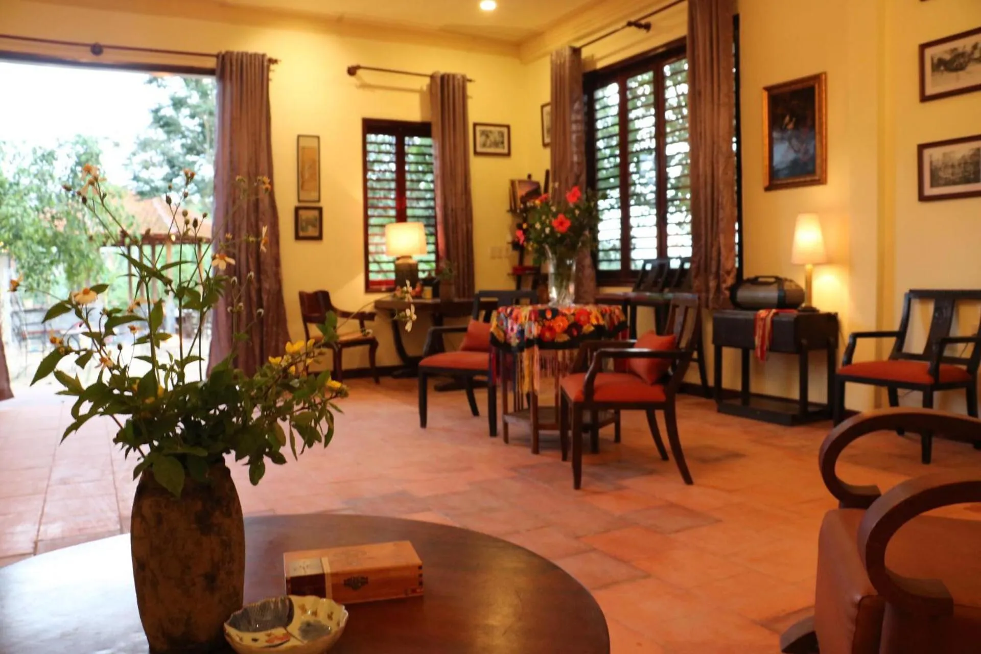 Restaurant/places to eat in Ivory Falls Villa