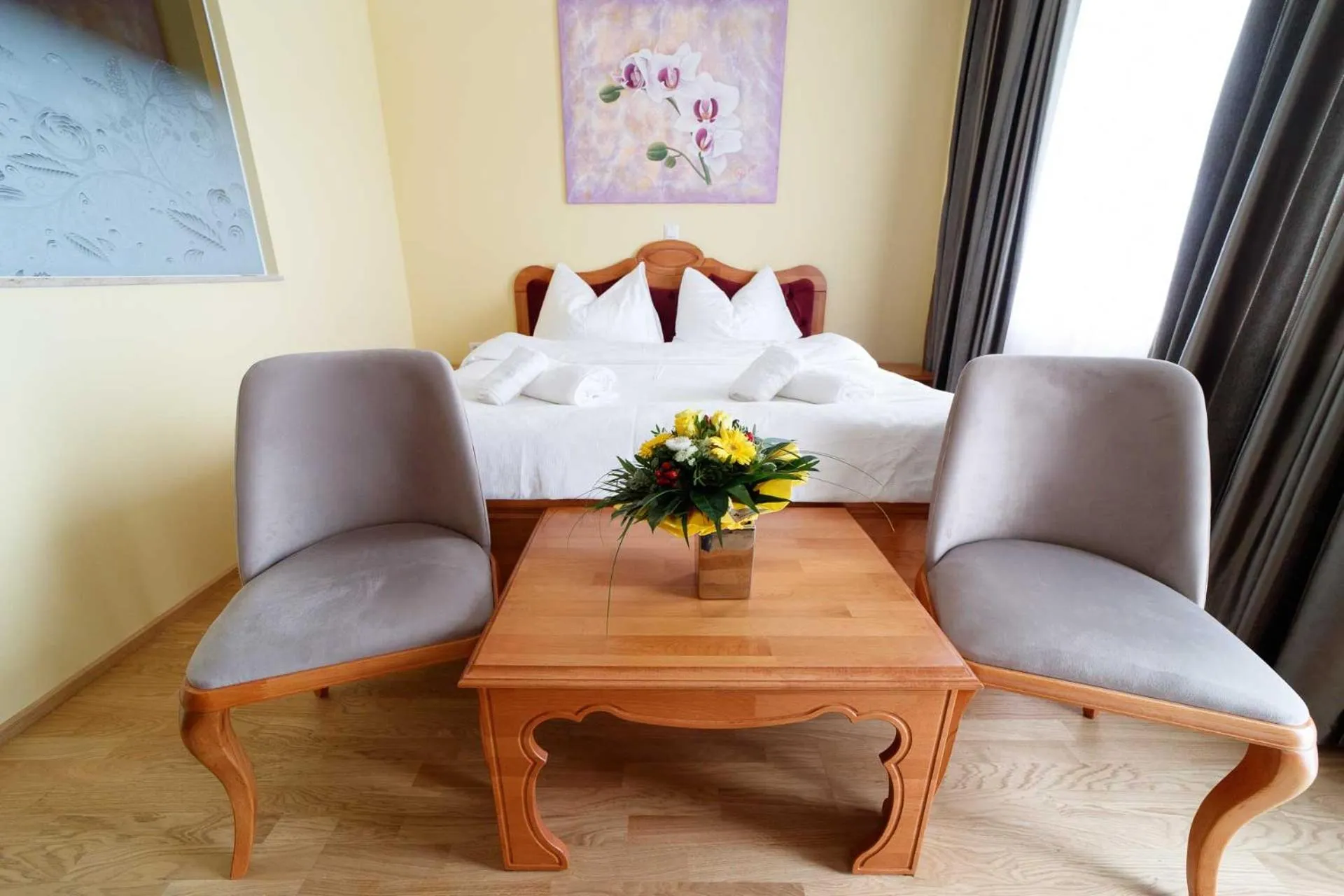 Bed in VULKAN Residenz Hotel I Self Check-in