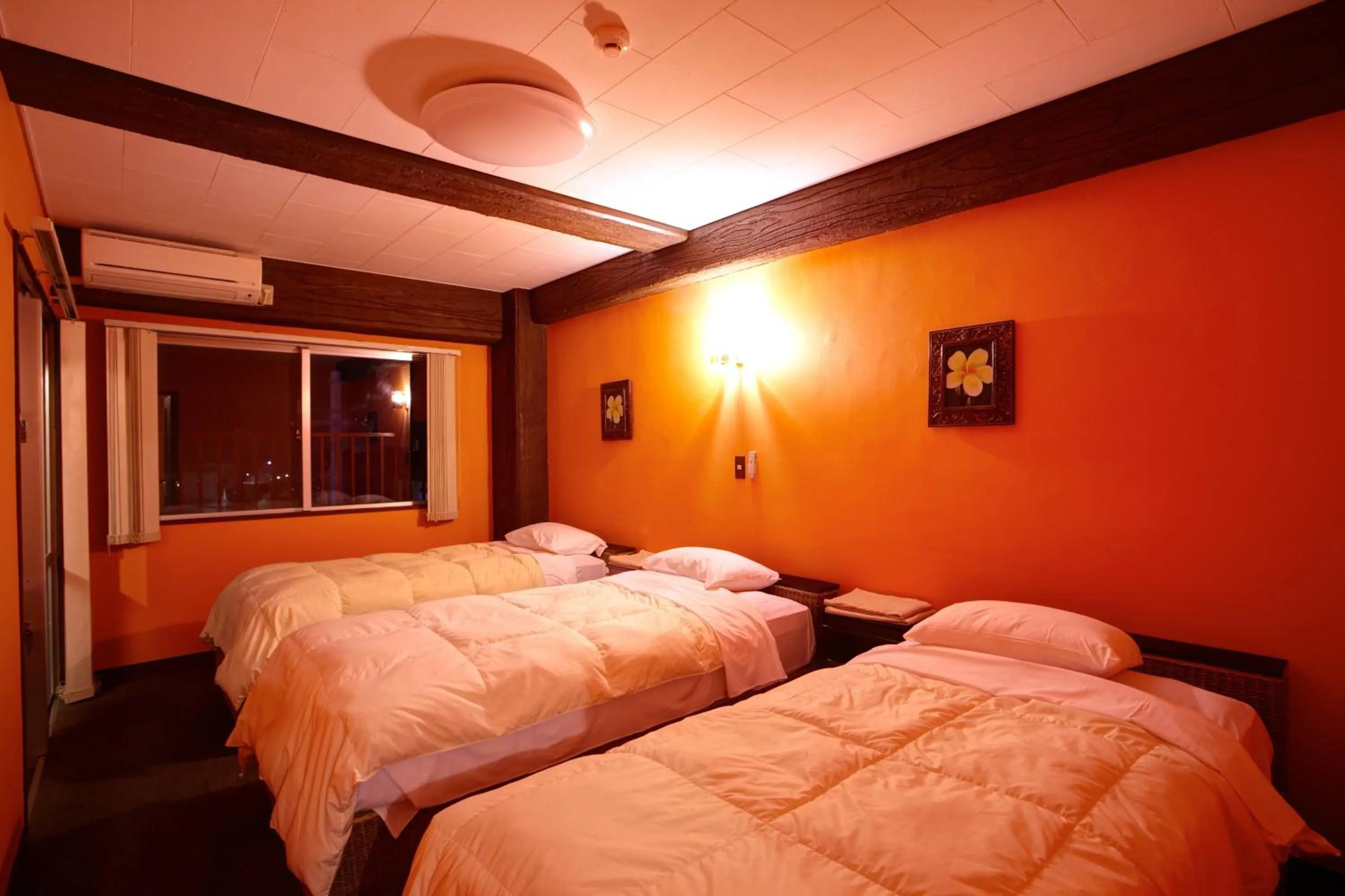 Bedroom, Bed in Royal Hotel