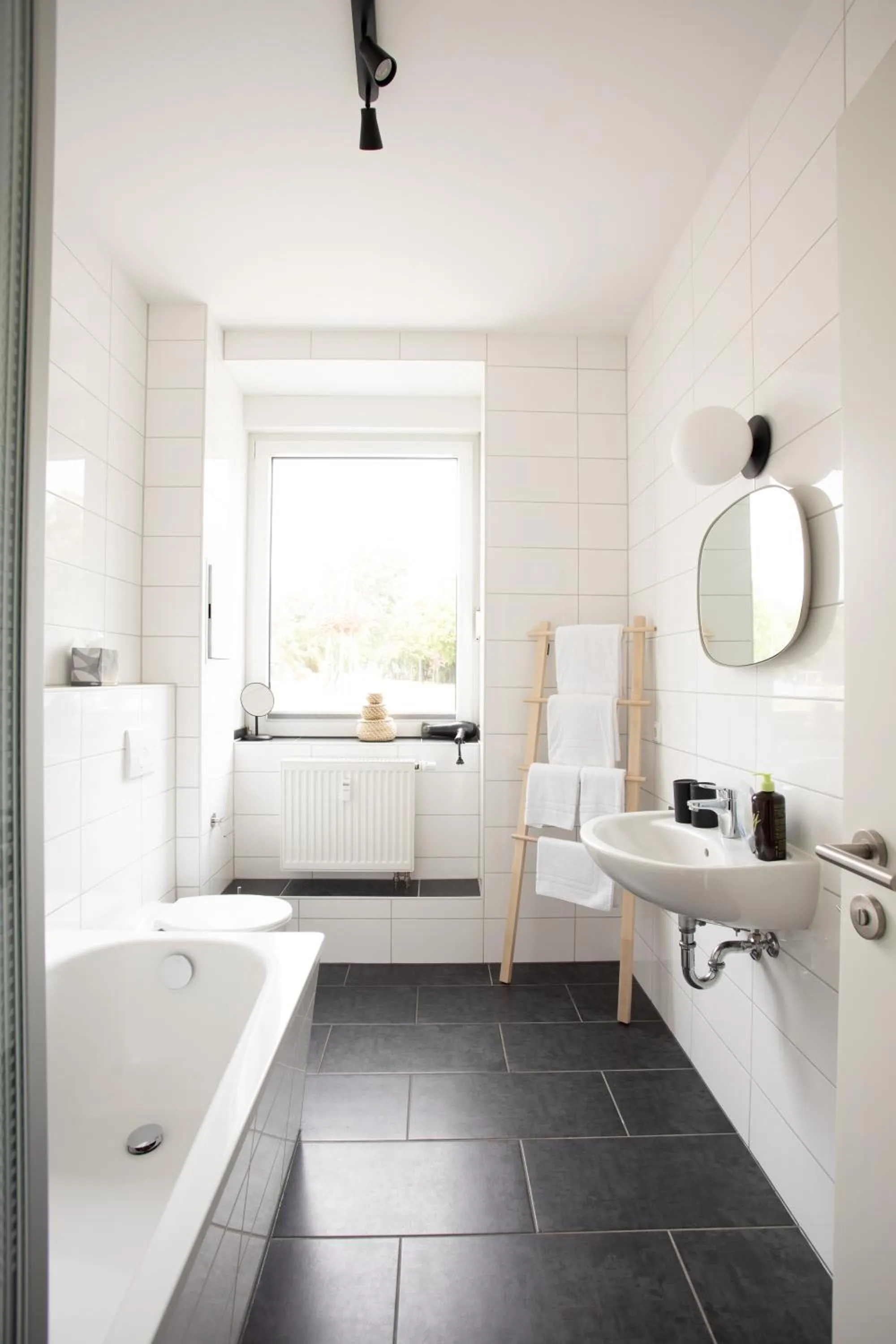 Bathroom in Limehome Chemnitz Hartmannstraße