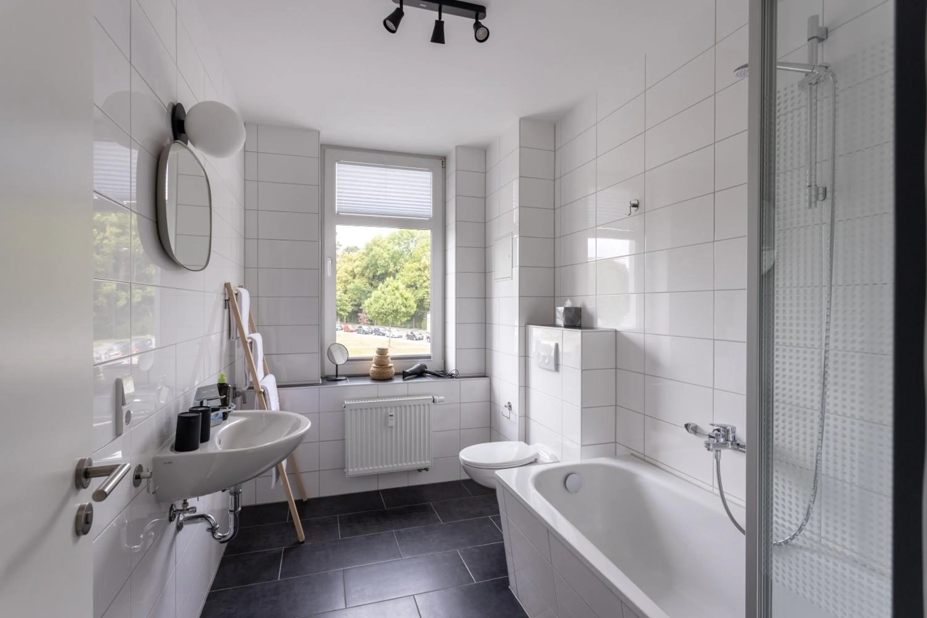 Bathroom in Limehome Chemnitz Hartmannstraße