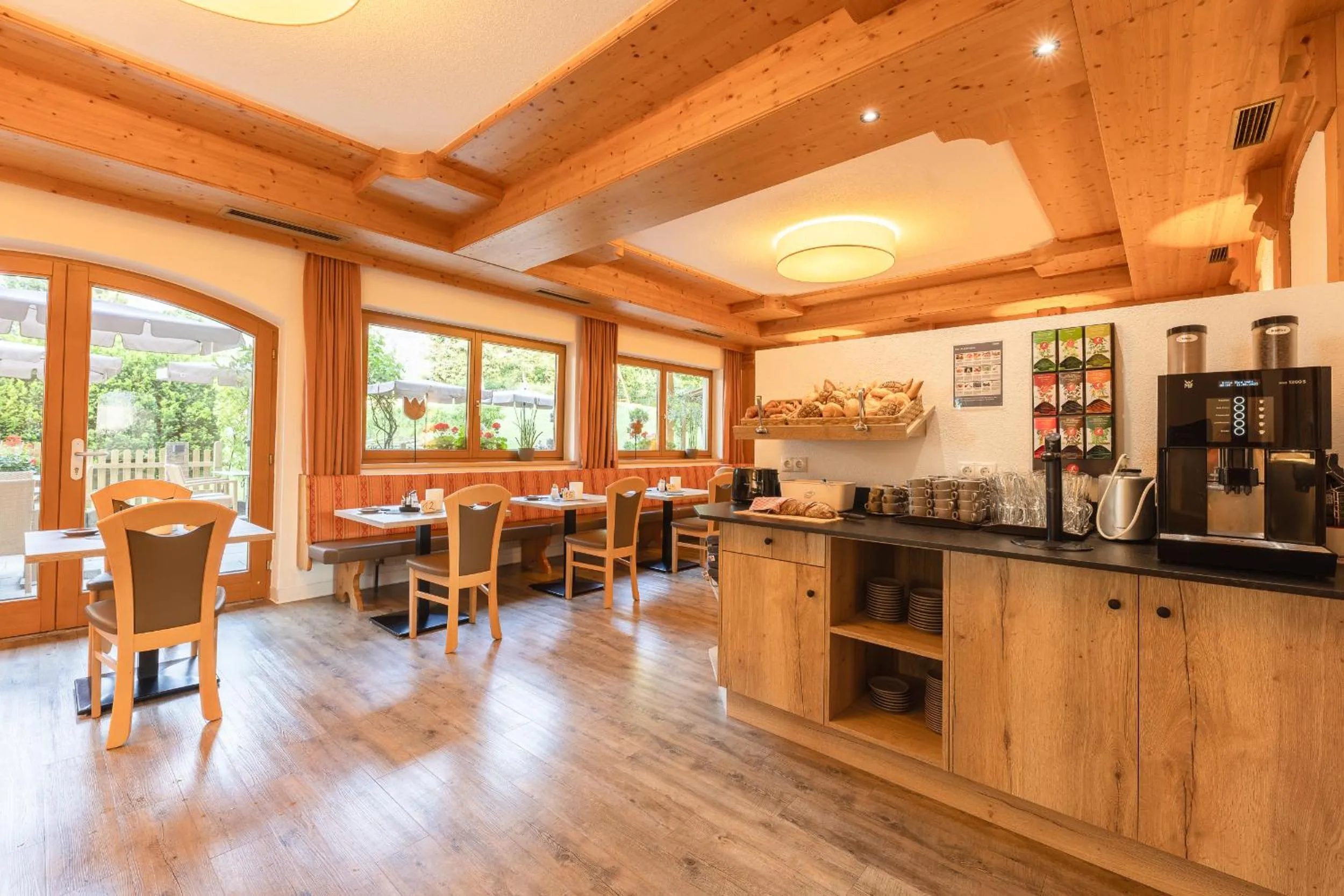 Buffet breakfast in Hotel Christoph