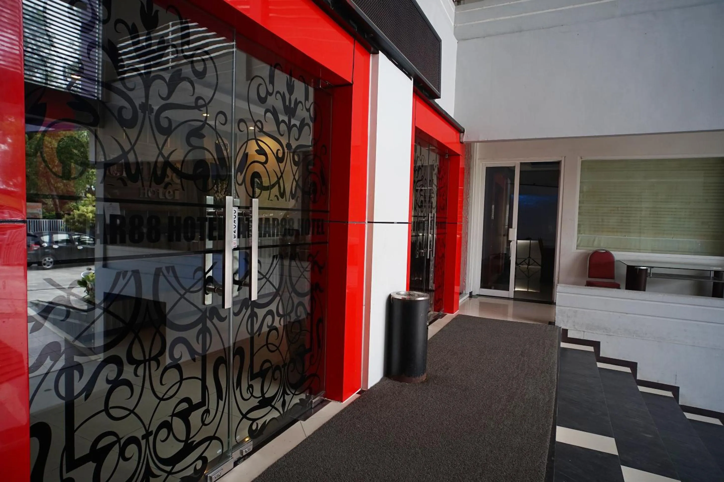 Facade/entrance in OYO 1477 Athar 88 Hotel