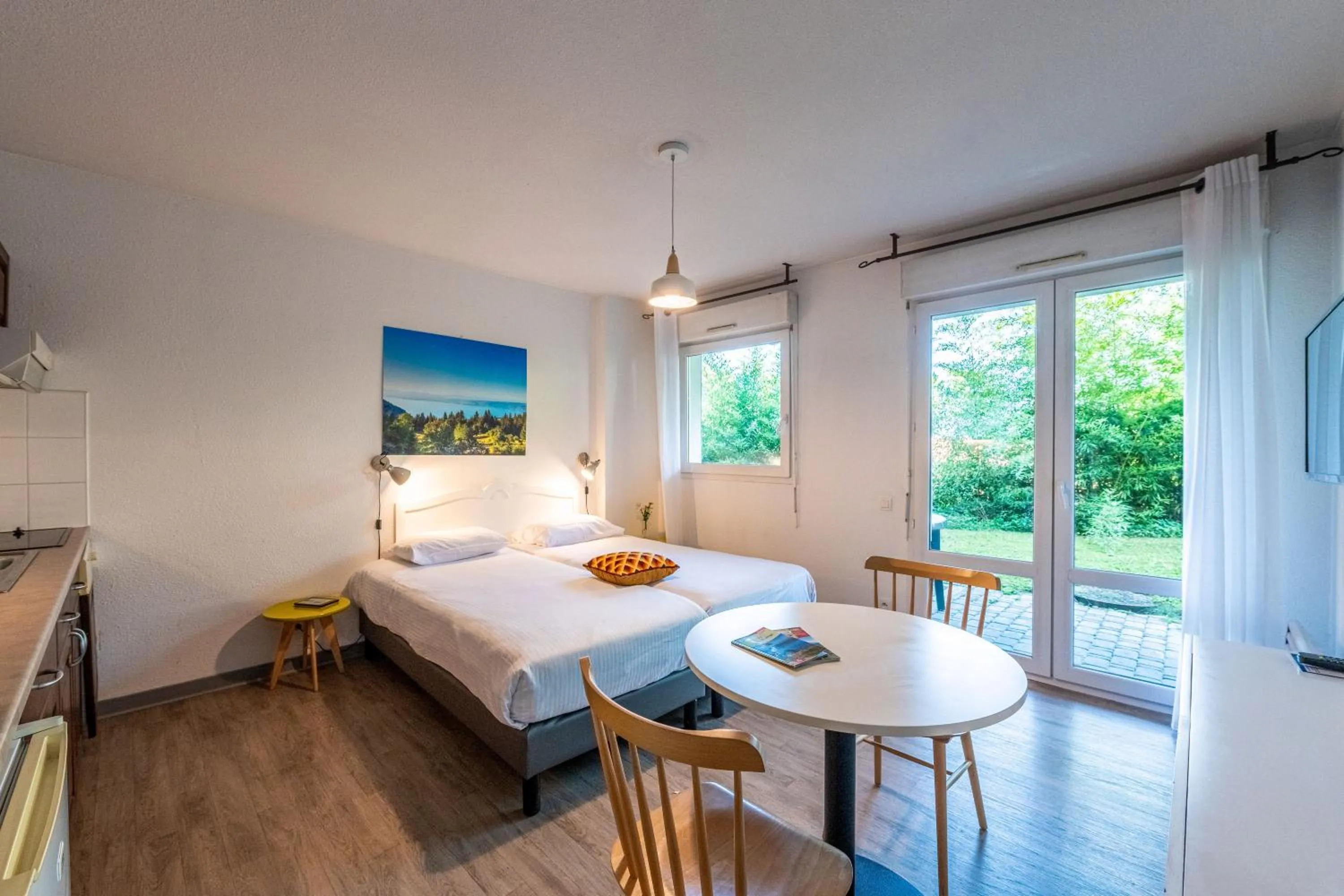 Bed in Zenitude Evian Les Terrasses du Lac, an Ascend Collection Hotel