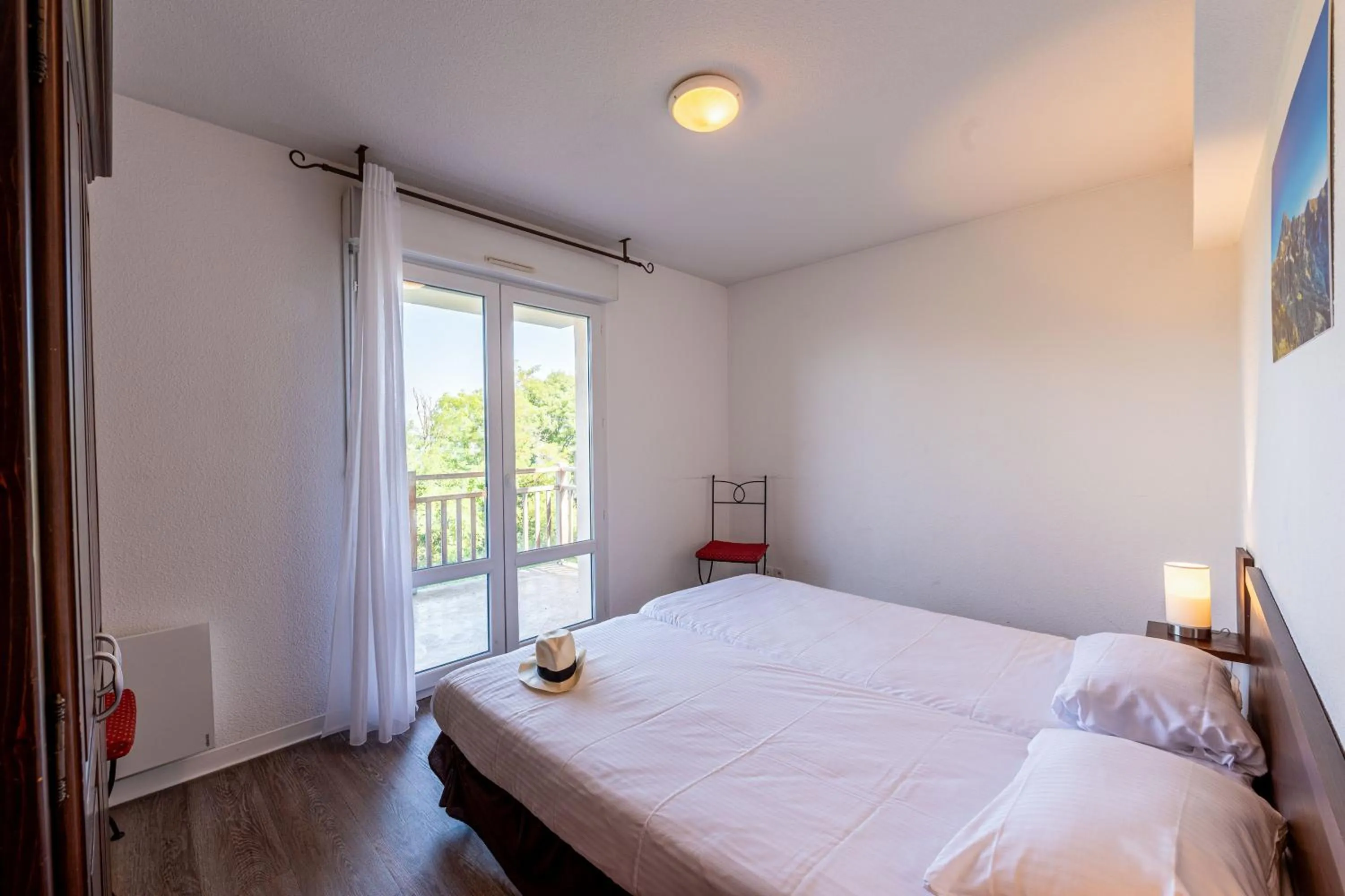 Bed in Zenitude Evian Les Terrasses du Lac, an Ascend Collection Hotel