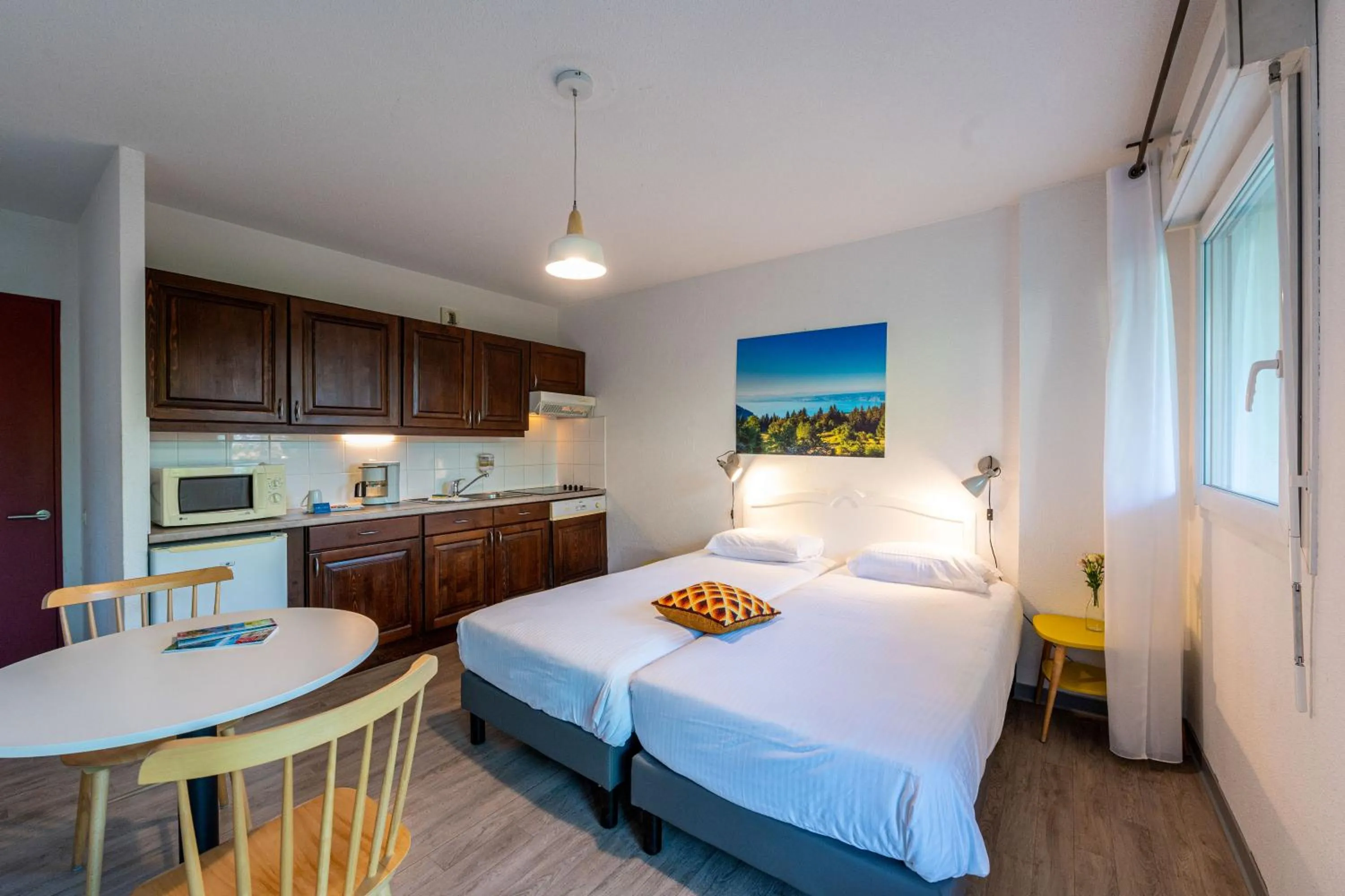 Bed in Zenitude Evian Les Terrasses du Lac, an Ascend Collection Hotel