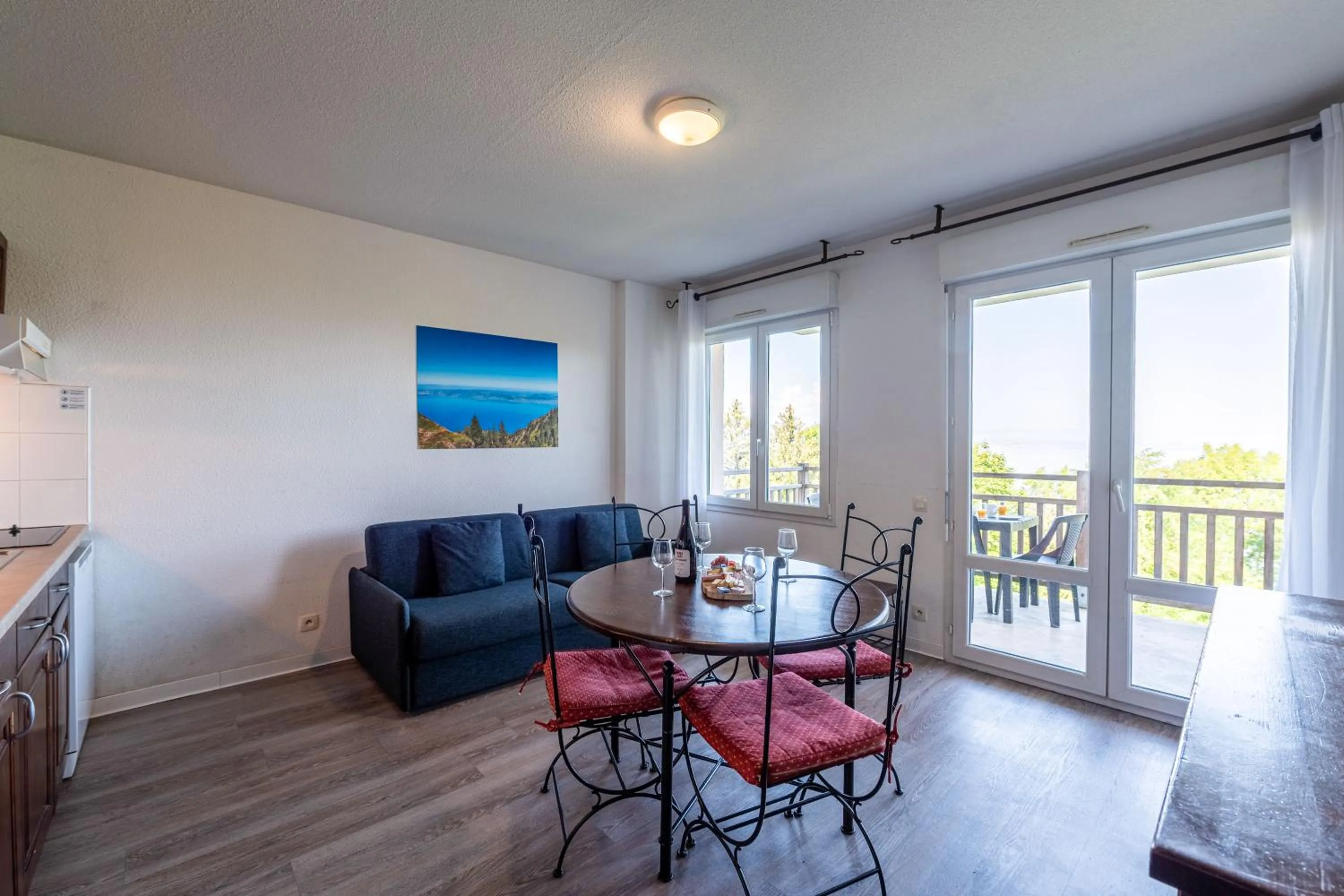 Living room in Zenitude Evian Les Terrasses du Lac, an Ascend Collection Hotel