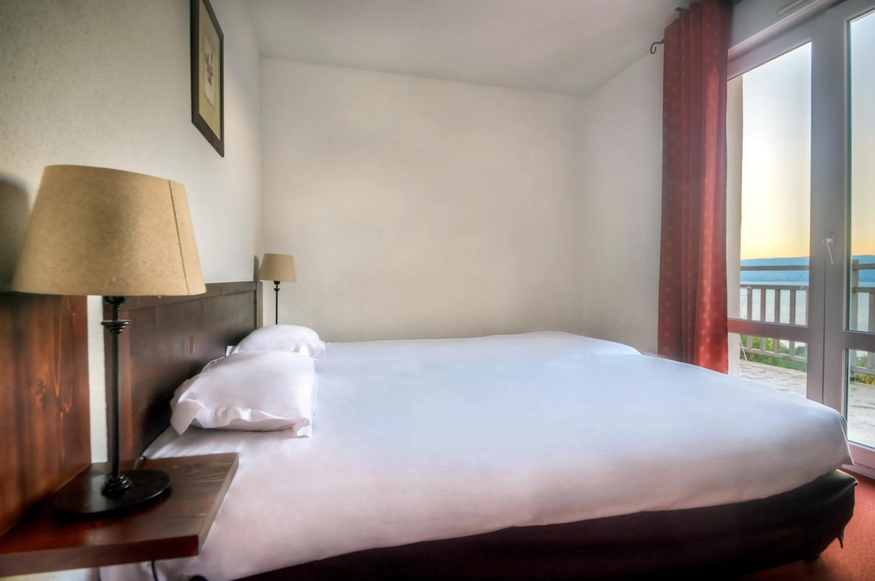 Bedroom, Bed in Zenitude Evian Les Terrasses du Lac, an Ascend Collection Hotel