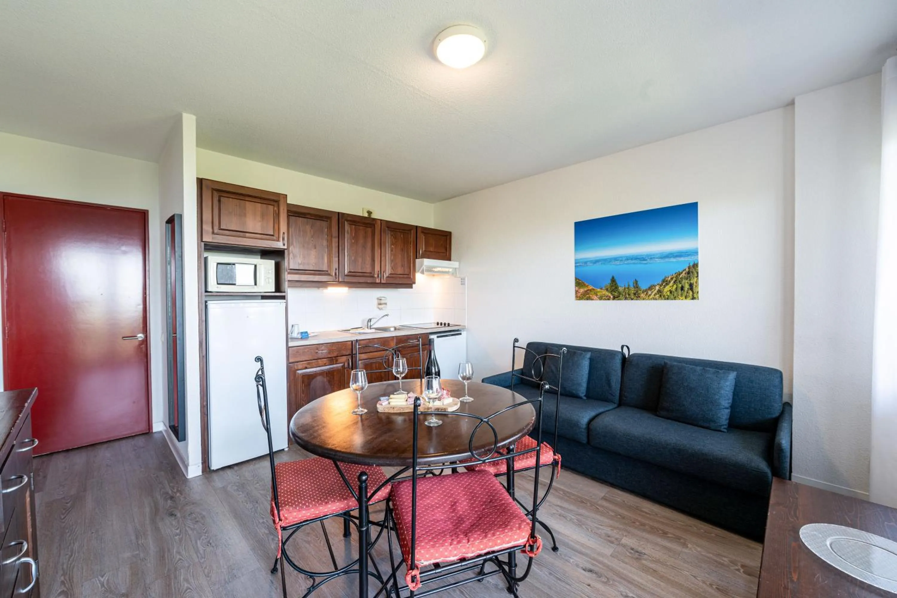 Living room in Zenitude Evian Les Terrasses du Lac, an Ascend Collection Hotel
