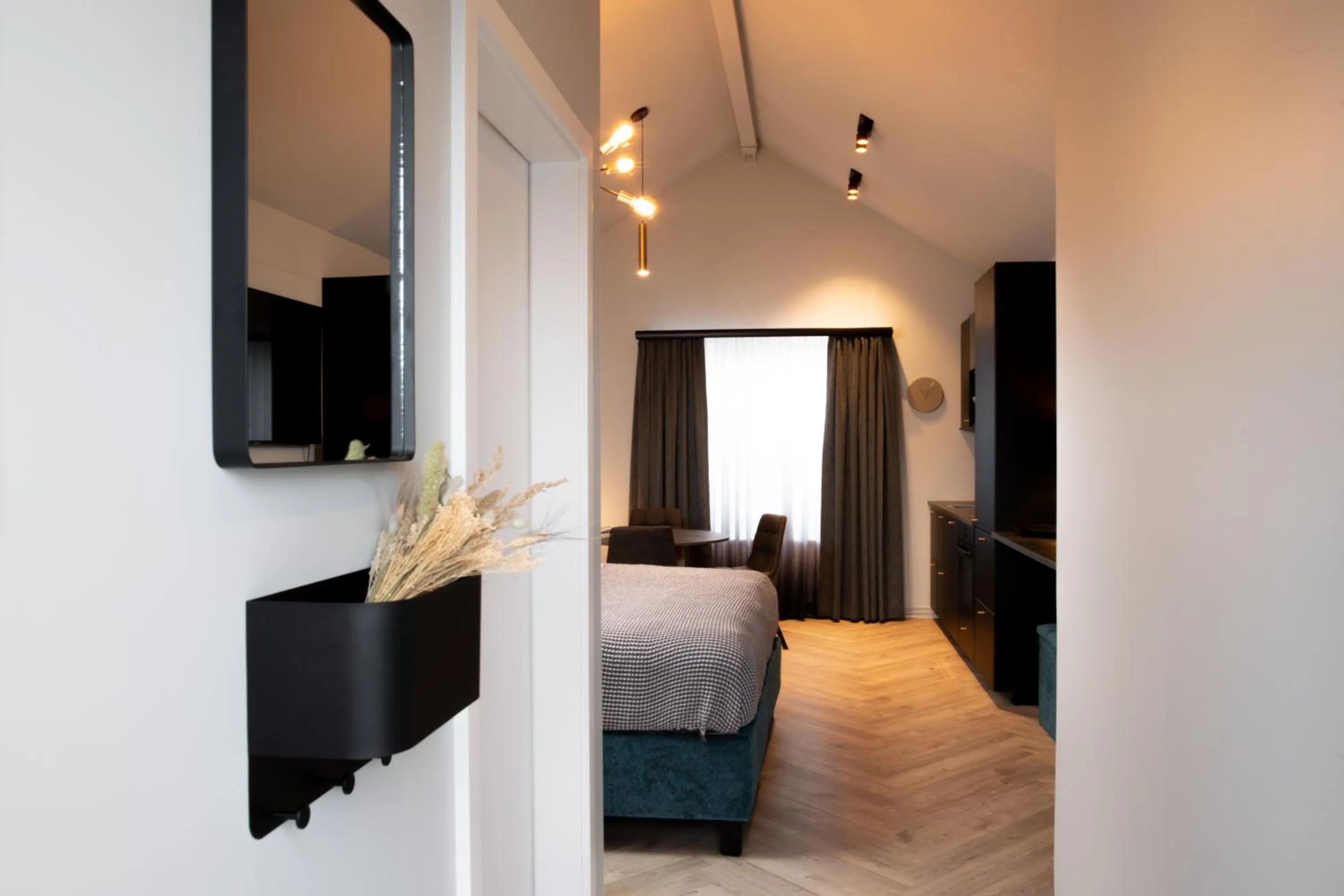 Bed in Backyard Apartments by Heimaleiga