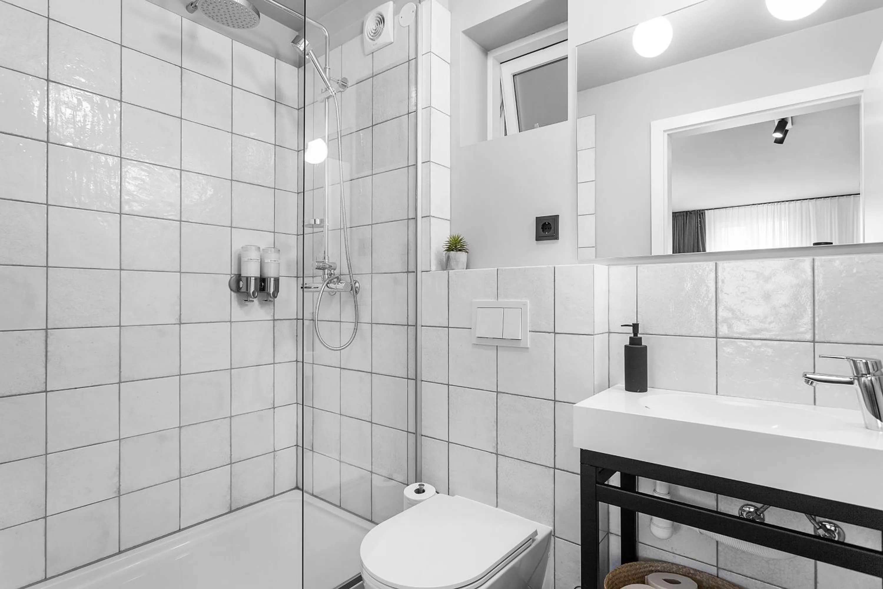 Backyard Apartments by Heimaleiga