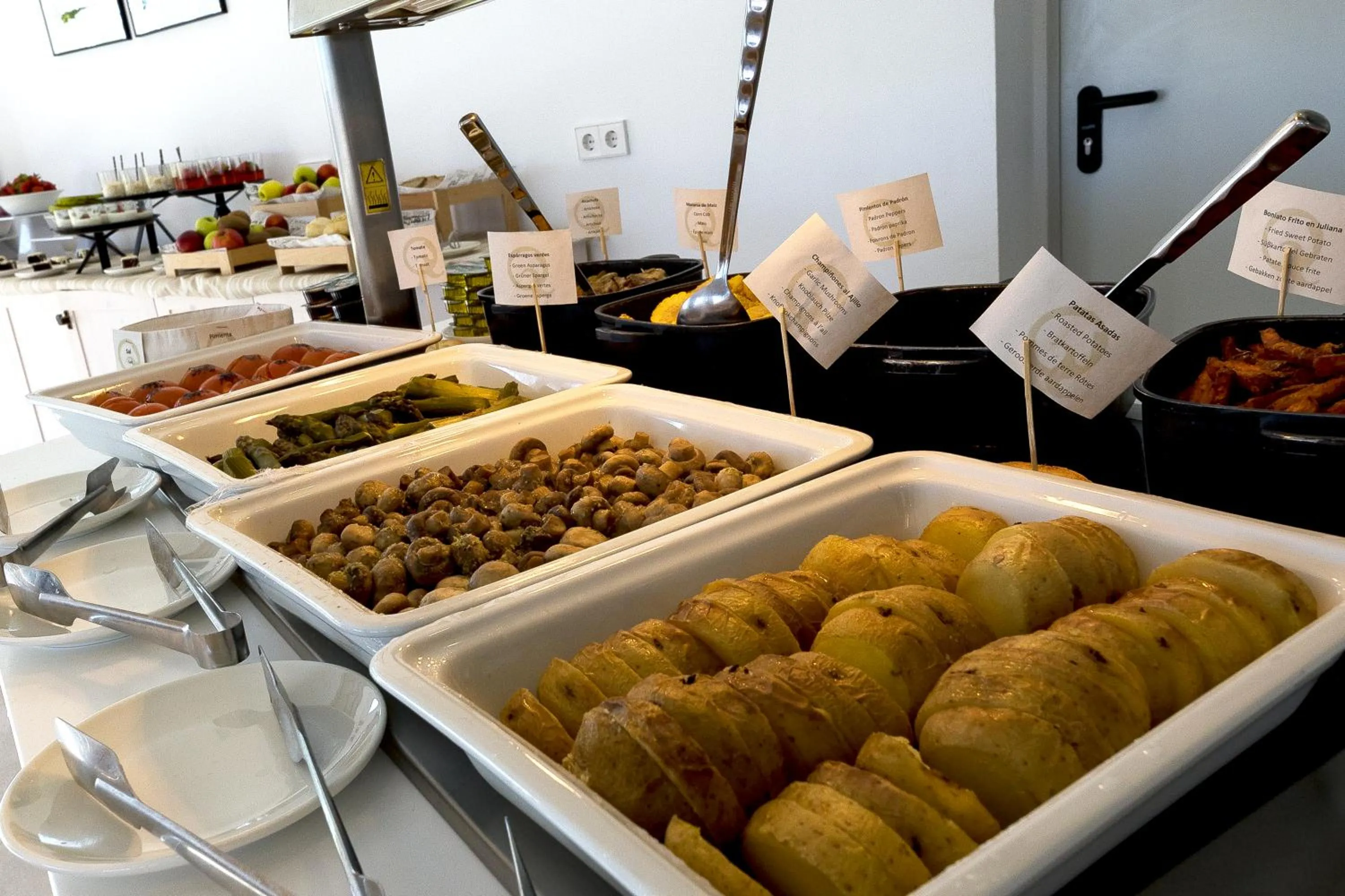 Restaurant/places to eat in Eques Petit Resort