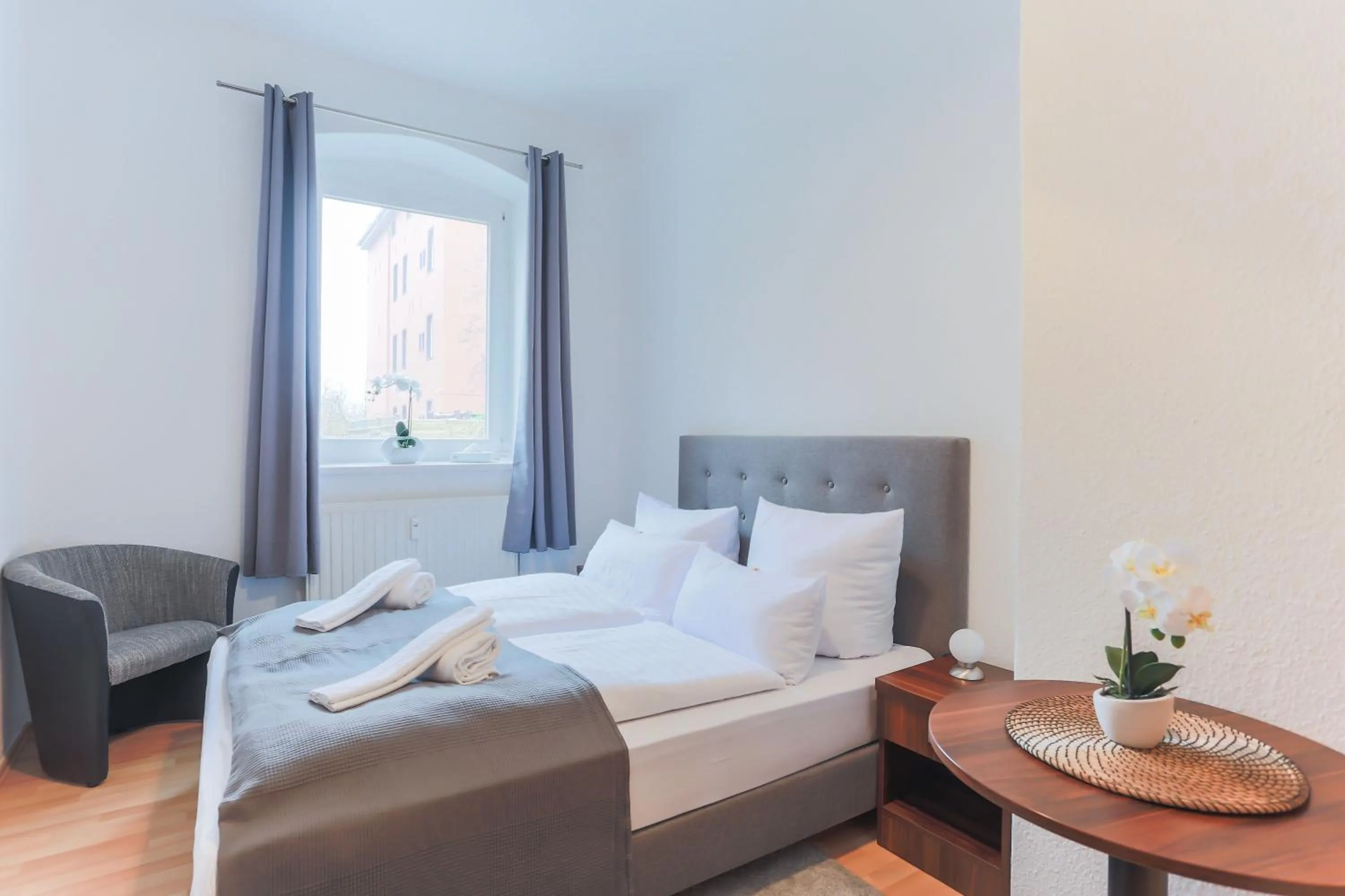 Bed in Viadrina Rooms & Apartments Frankfurt-Oder am Park im Zentrum