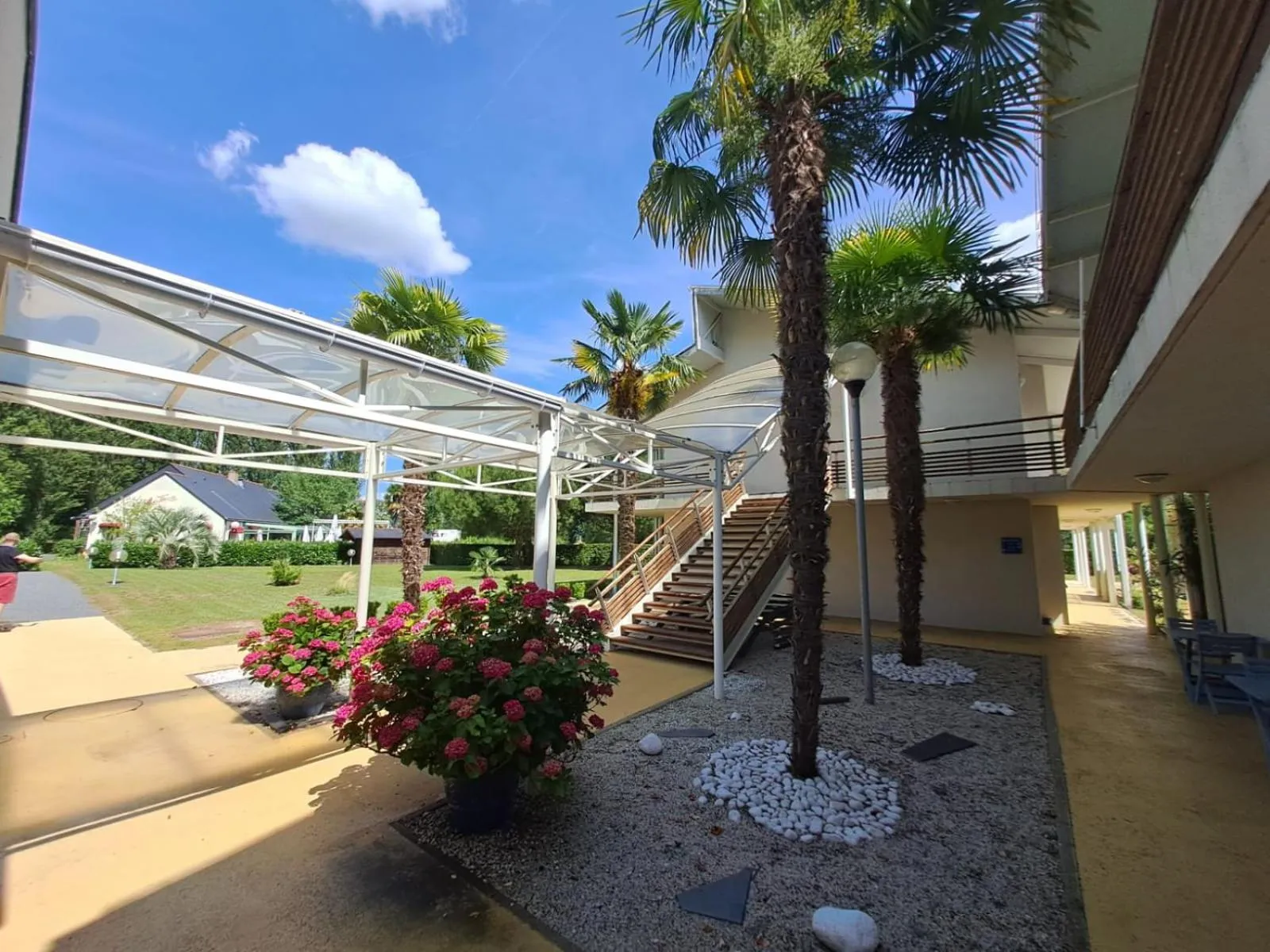 Garden in Hotel L'Océane Angers Parc Expo