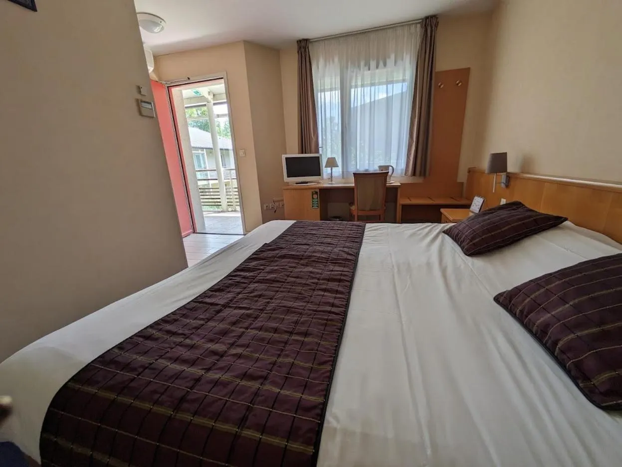 Bed in Hotel L'Océane Angers Parc Expo