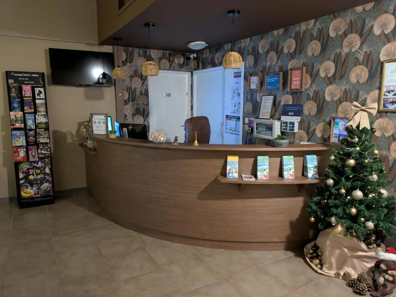 Lobby or reception in Hotel L'Océane Angers Parc Expo