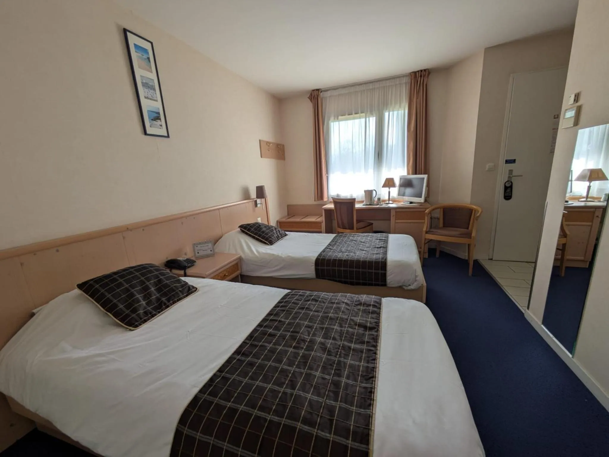 Bedroom, Bed in Hotel L'Océane Angers Parc Expo