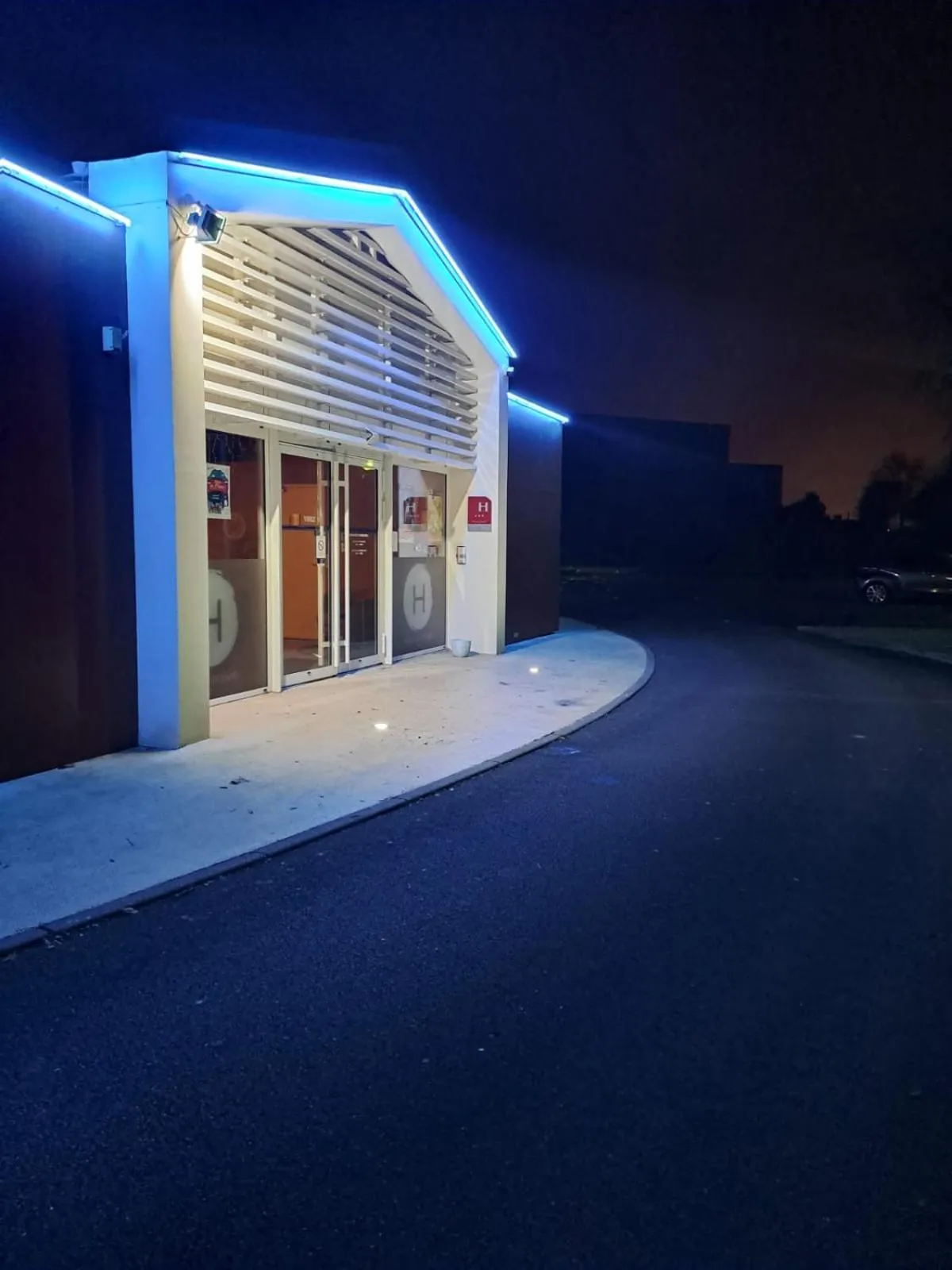 Facade/entrance in Hotel L'Océane Angers Parc Expo