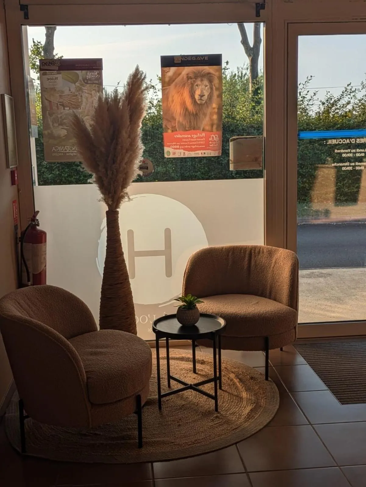 Lobby or reception in Hotel L'Océane Angers Parc Expo