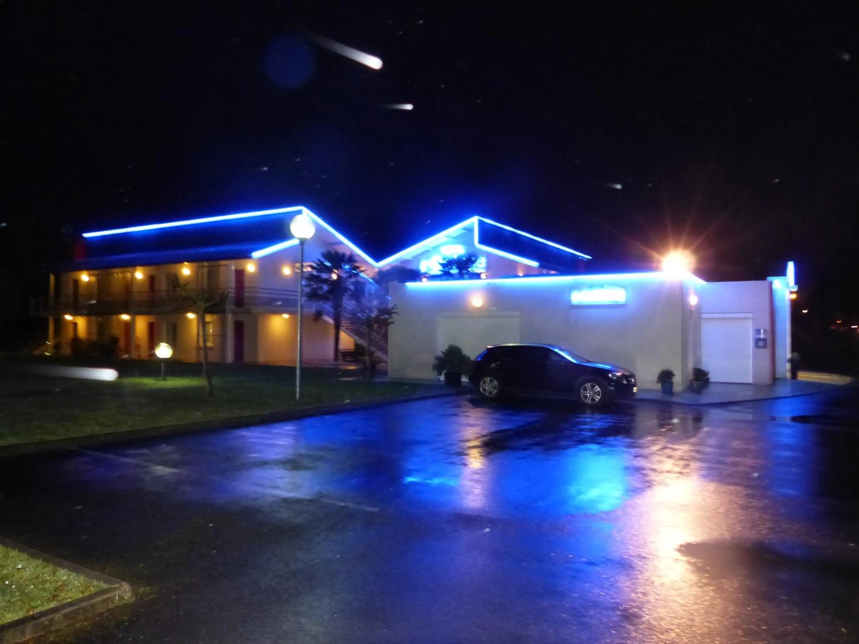 Facade/entrance in Hotel L'Océane Angers Parc Expo