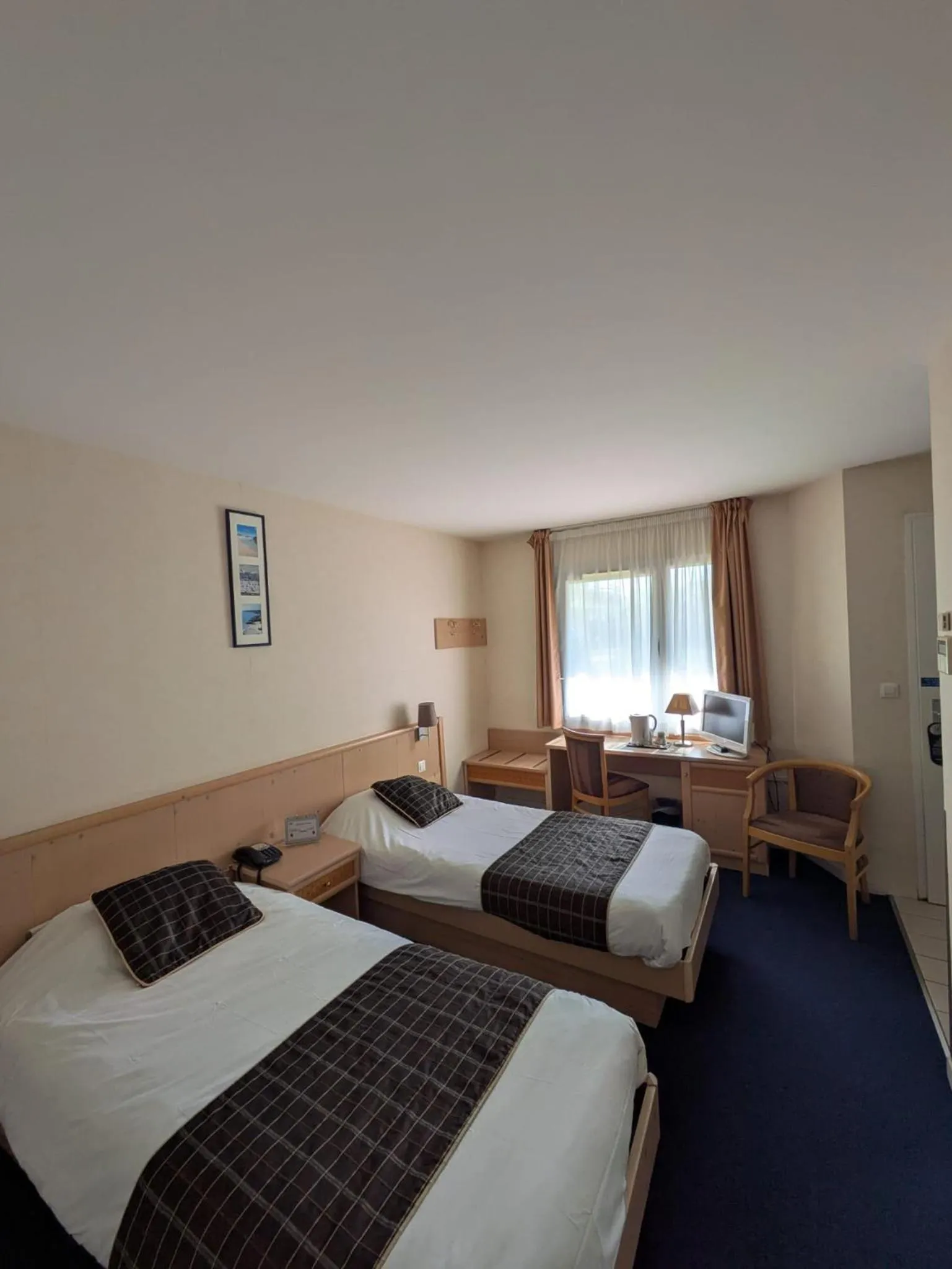 Bedroom, Bed in Hotel L'Océane Angers Parc Expo