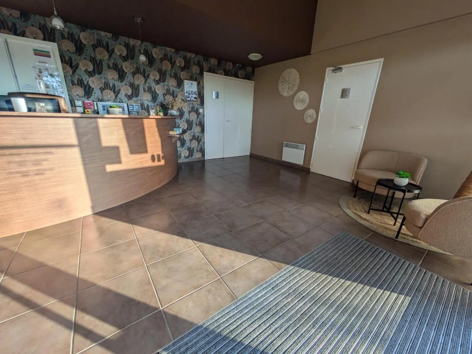 Lobby or reception in Hotel L'Océane Angers Parc Expo