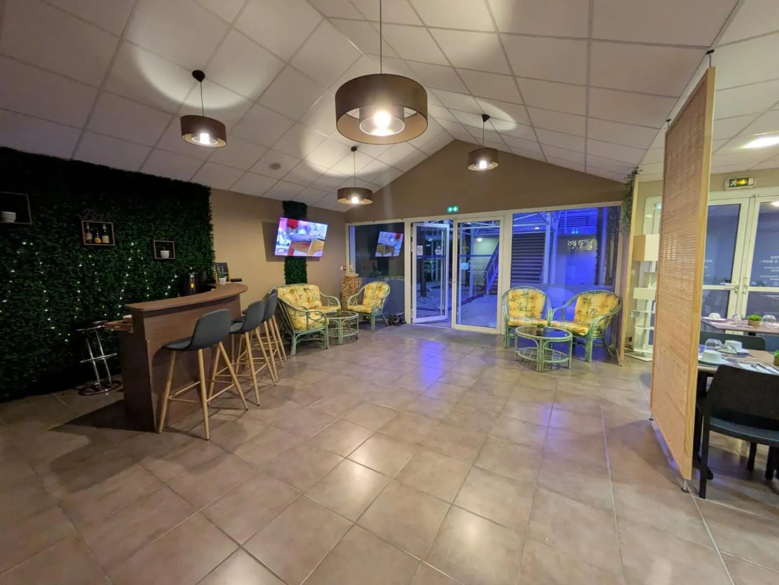 Lounge or bar in Hotel L'Océane Angers Parc Expo