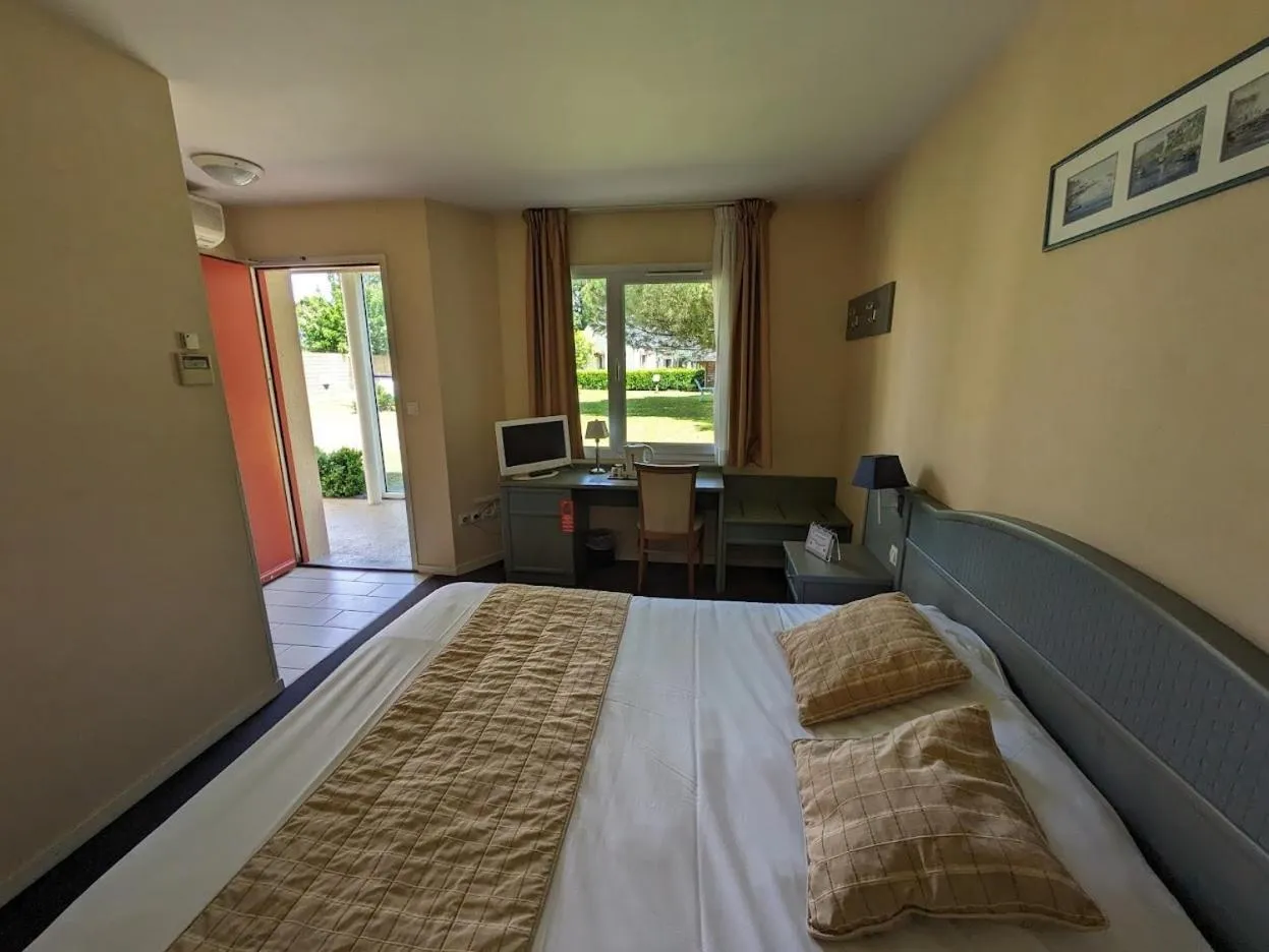 Bedroom, Bed in Hotel L'Océane Angers Parc Expo