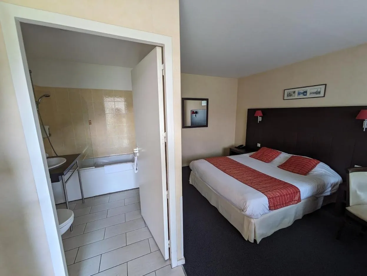 Bed in Hotel L'Océane Angers Parc Expo