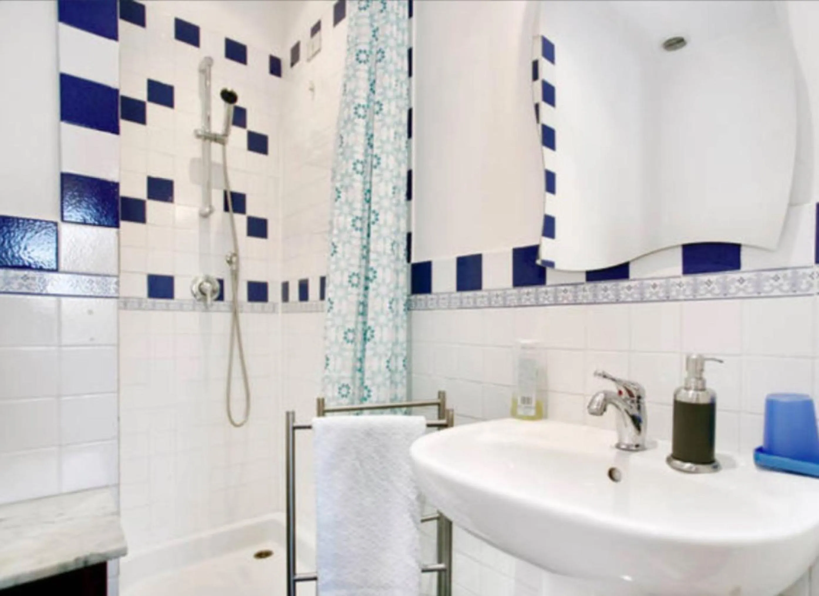 Shower in La Gemma Di Elena