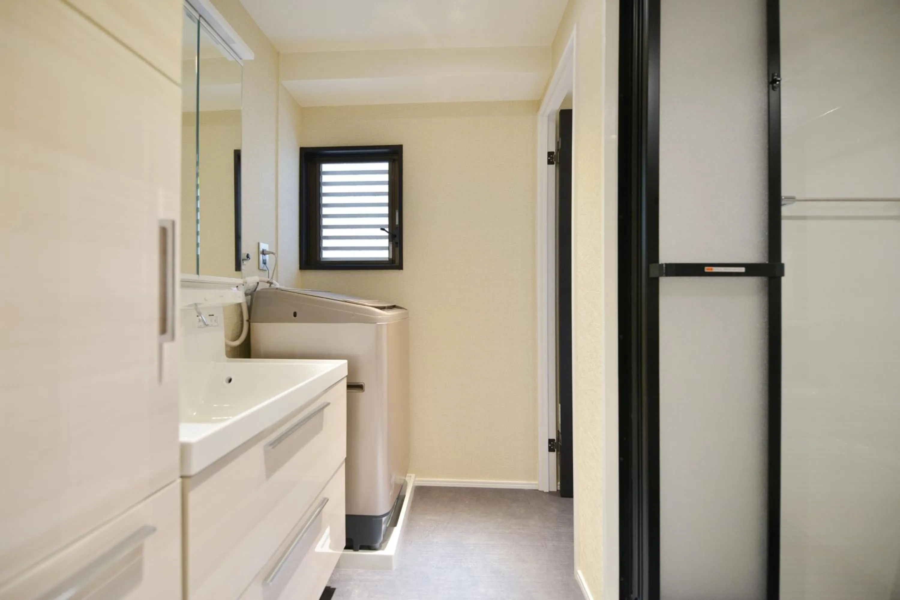 Bathroom in Real Life Meguro River