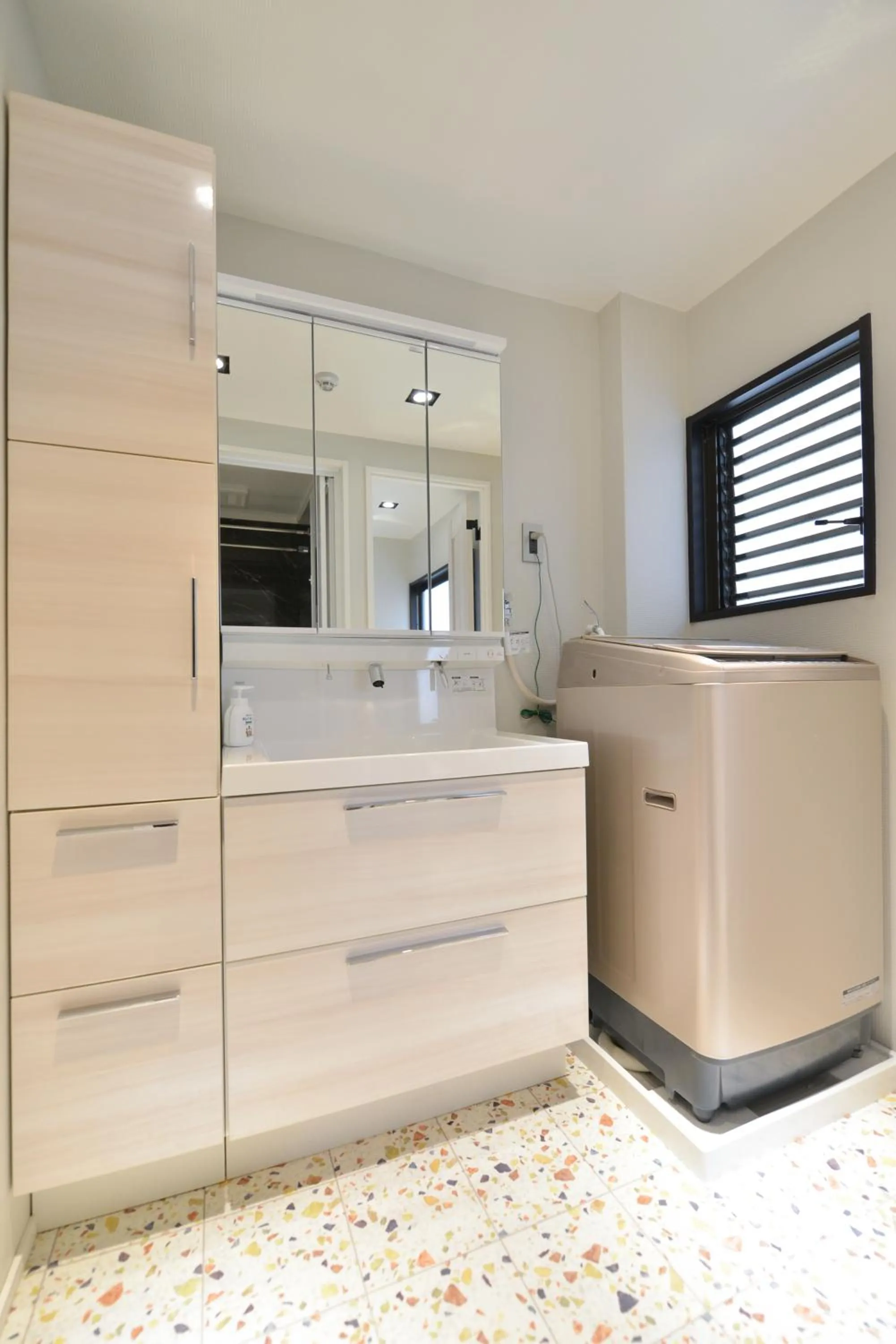 Bathroom in Real Life Meguro River