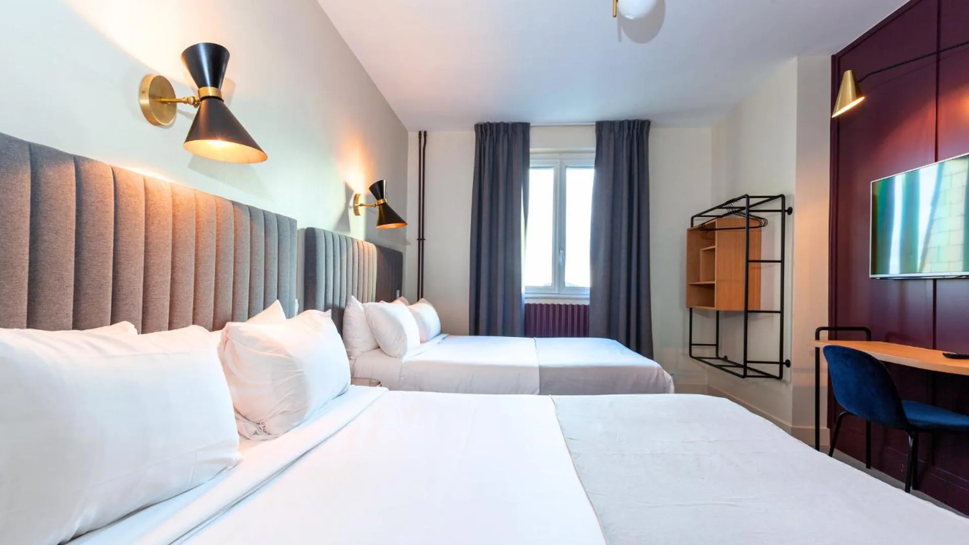 Bedroom, Bed in Grand Hotel de la Gare, Angers