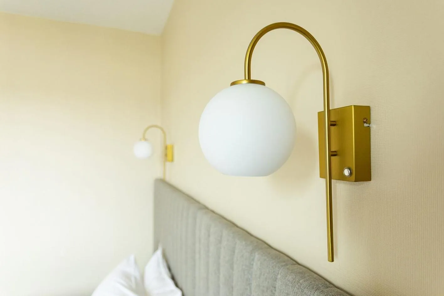 Bed in Grand Hotel de la Gare, Angers