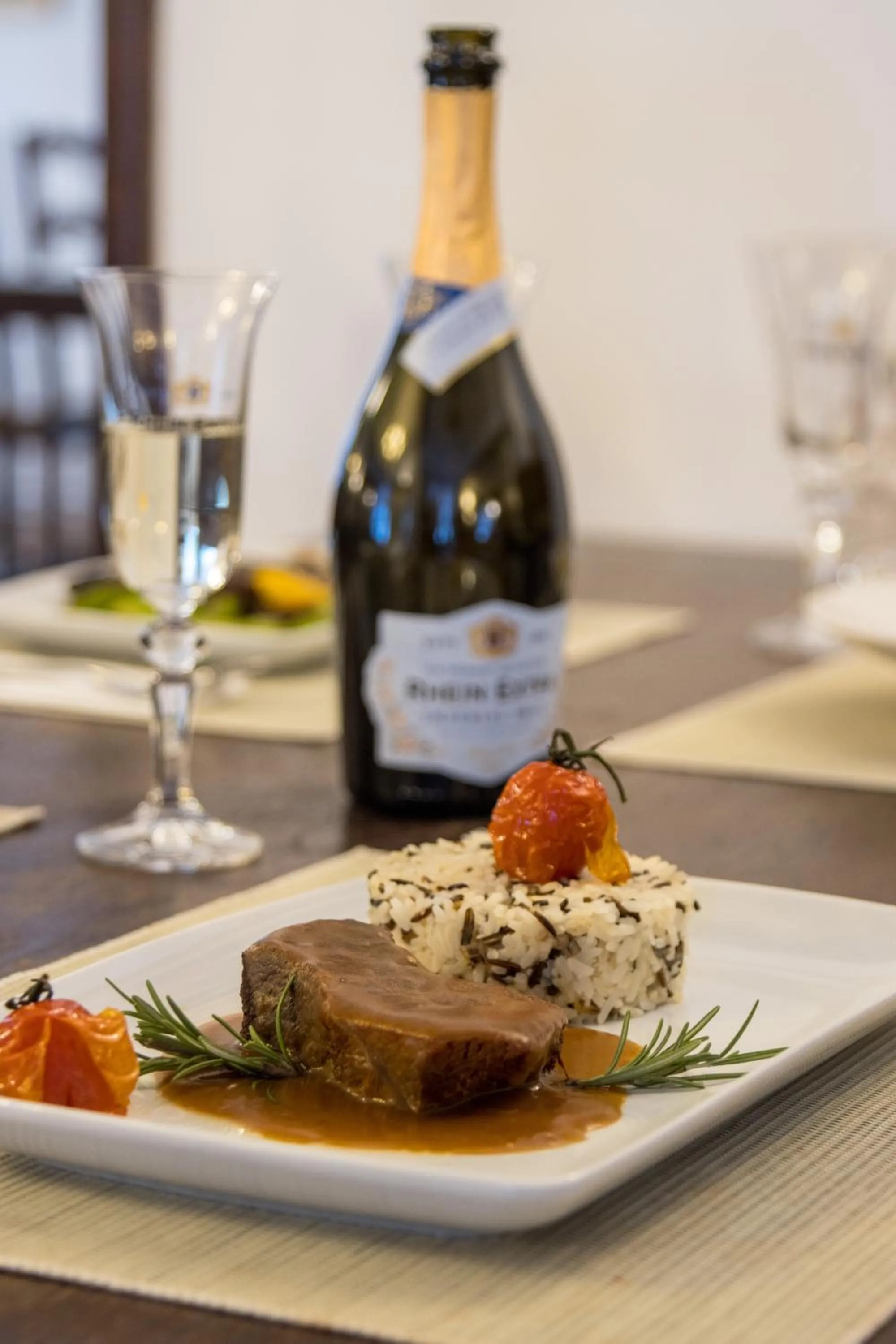 Restaurant/places to eat in Pensiunea Rhein