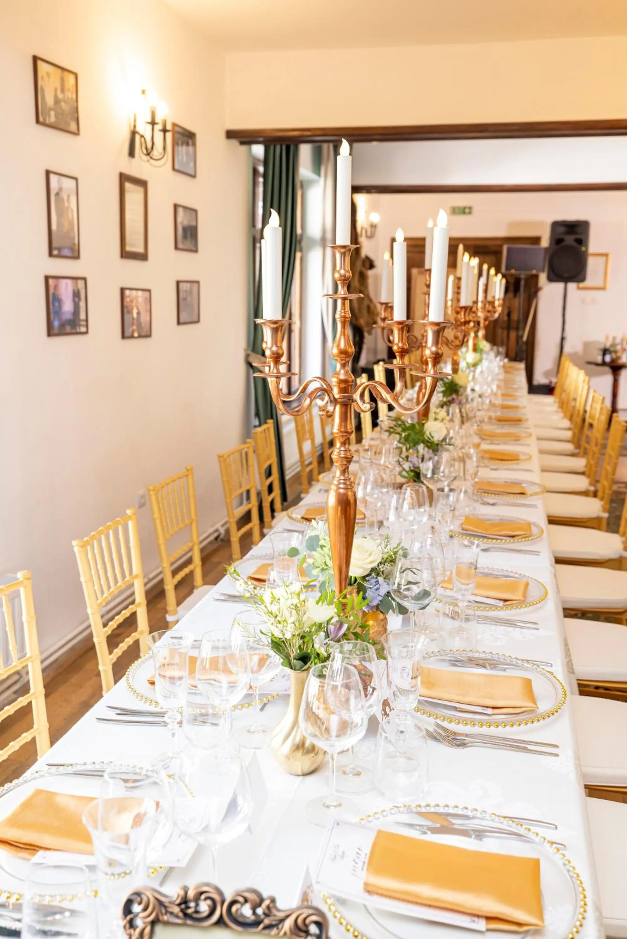 Restaurant/places to eat in Pensiunea Rhein