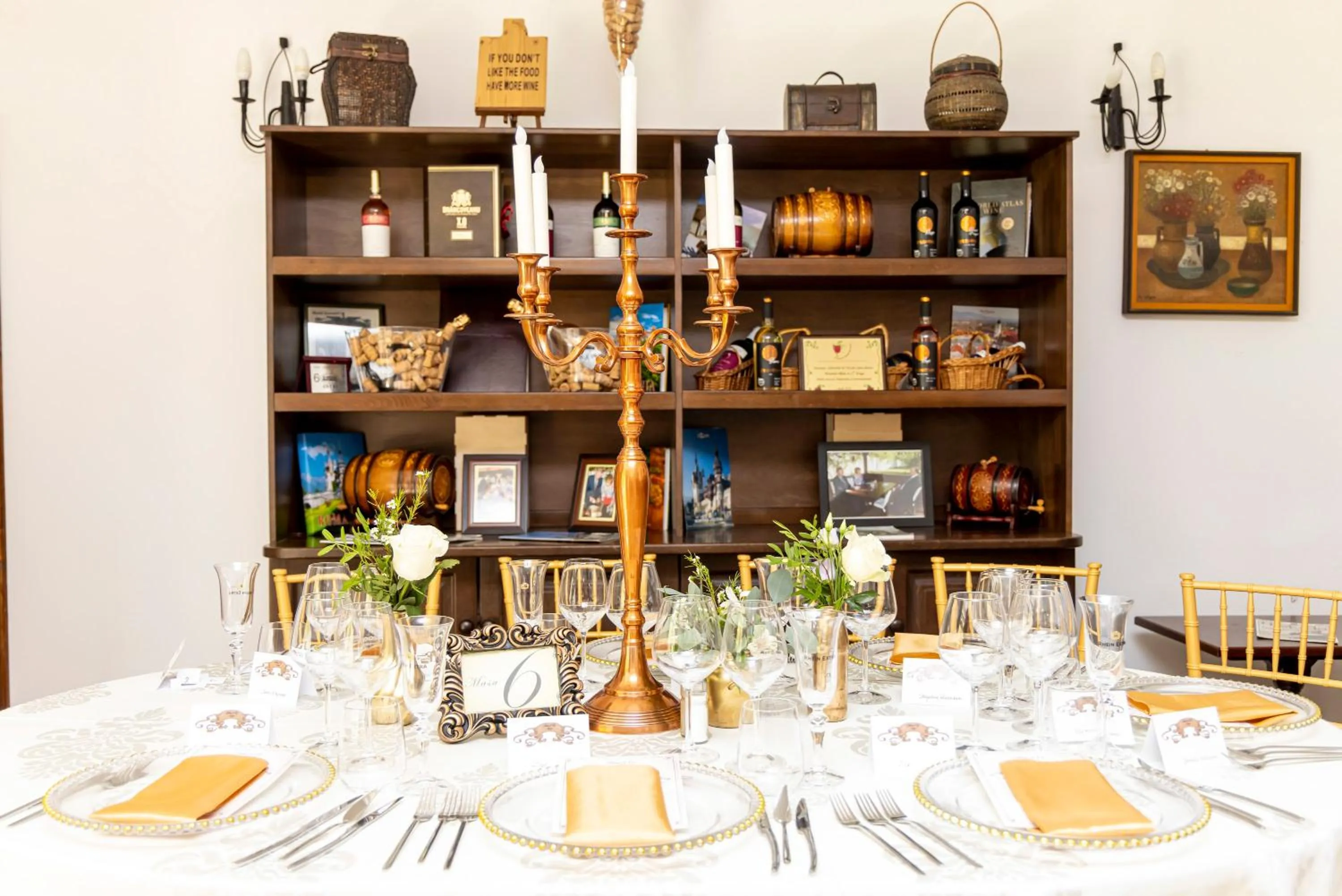 Restaurant/places to eat in Pensiunea Rhein